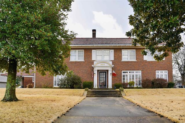 605 E Race  Searcy, AR