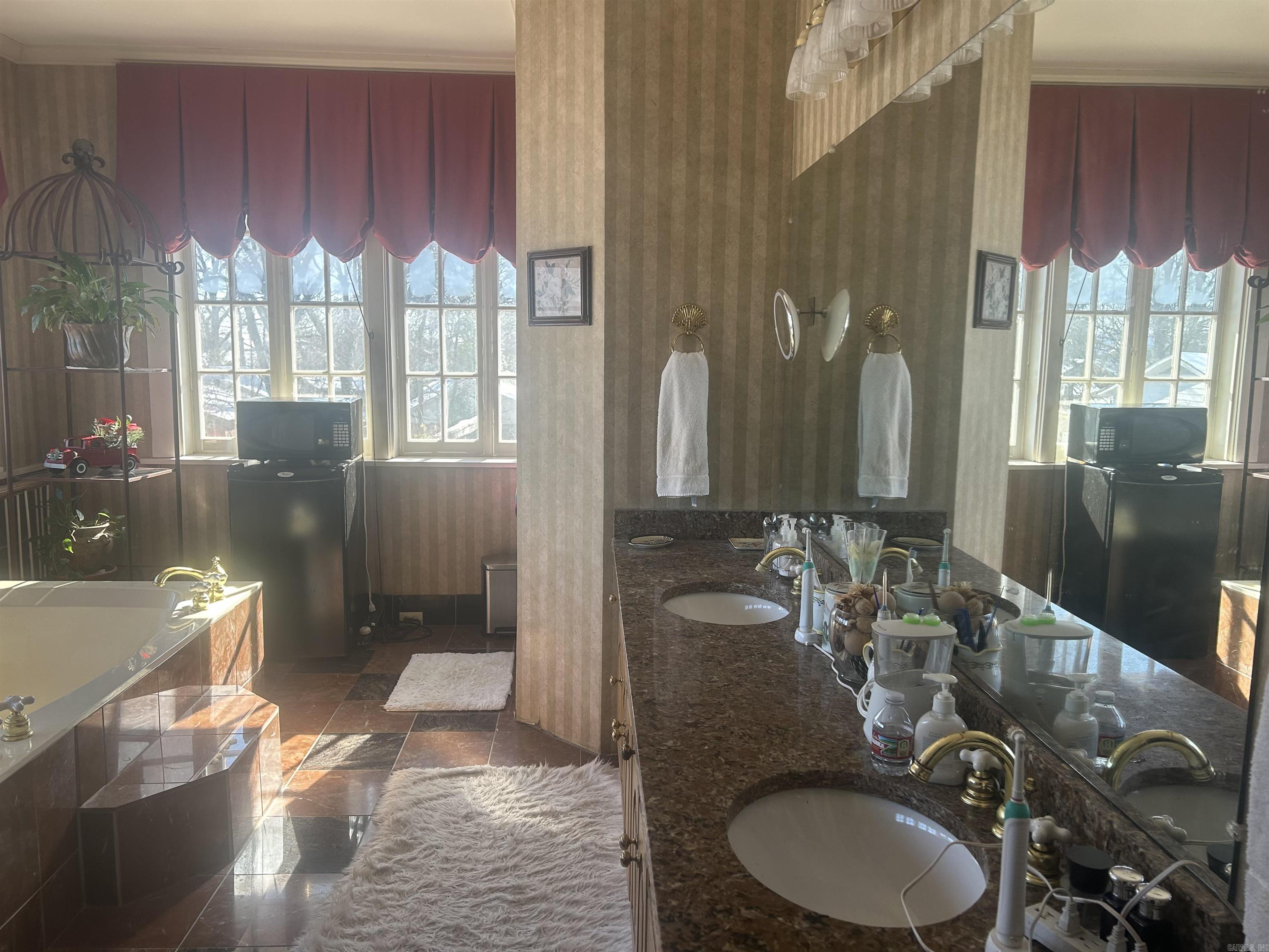 605 E Race  Searcy, AR