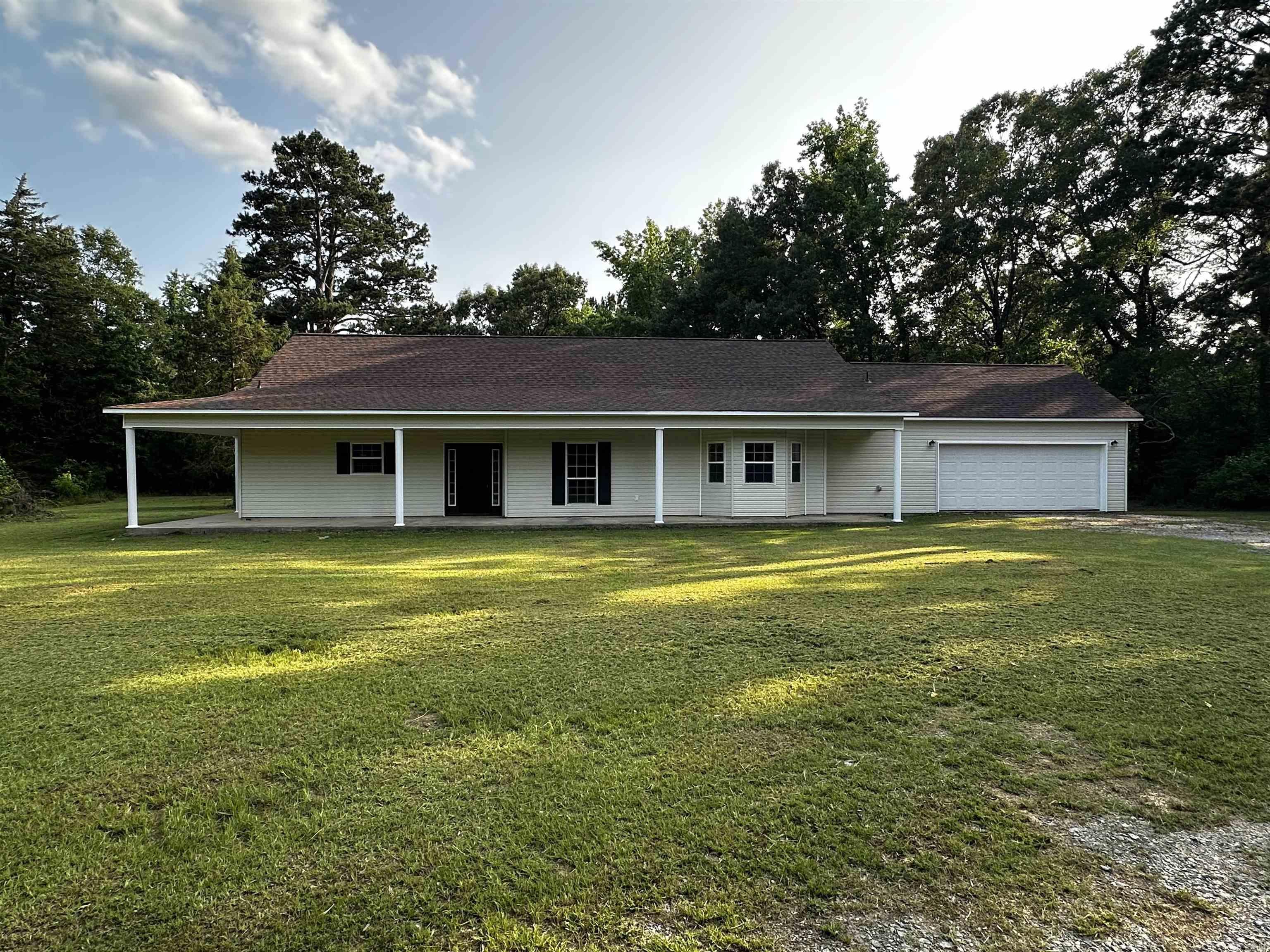 1482 N Hwy 8  Warren, AR