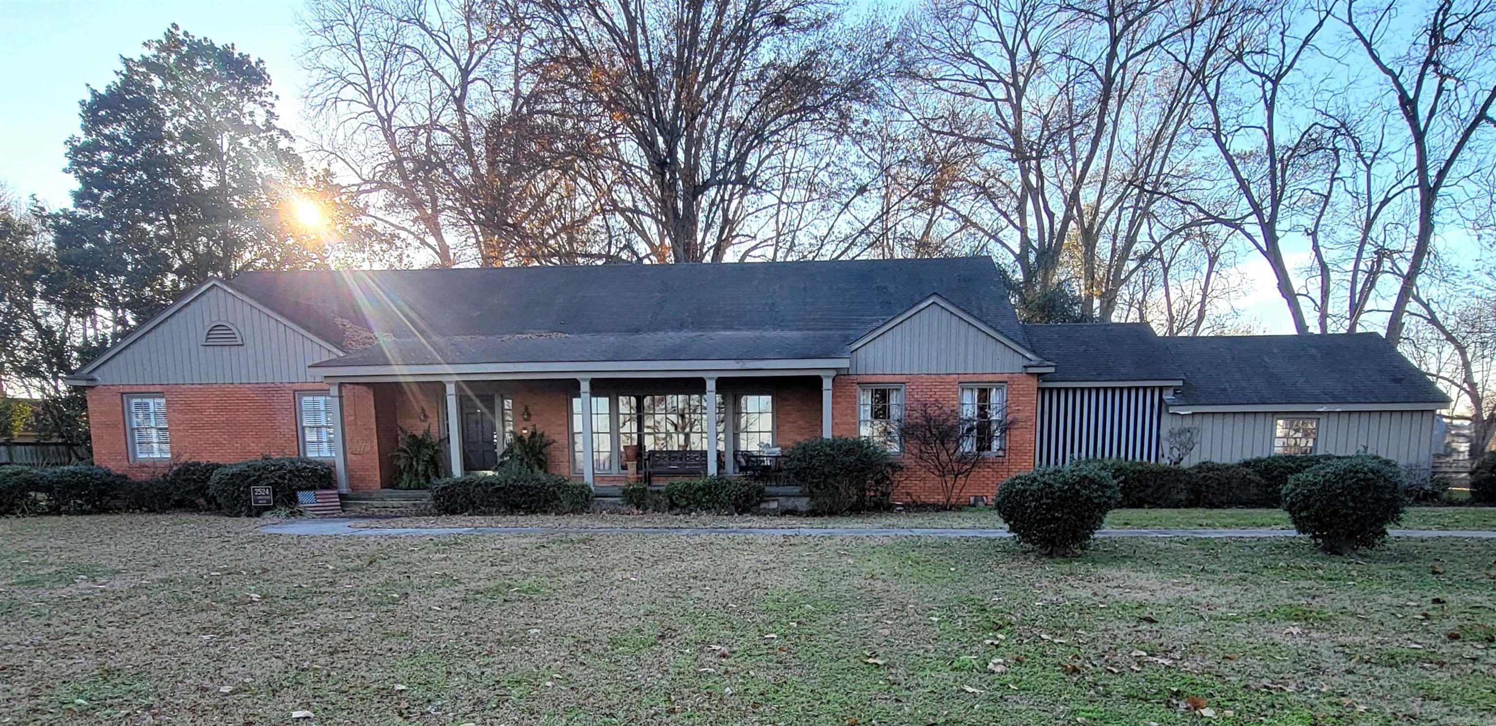 2524  Lakeshore  Lake Village, AR