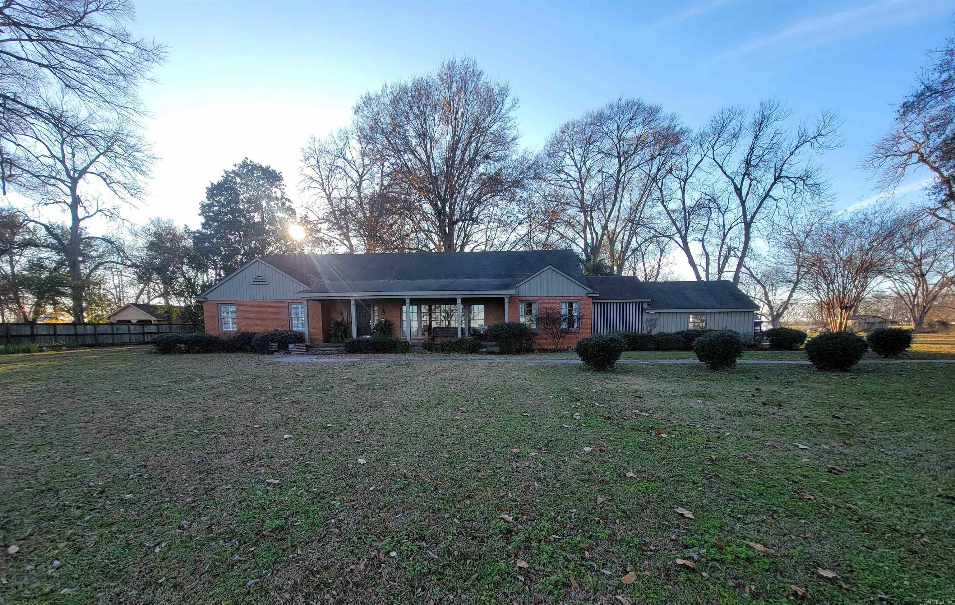 2524  Lakeshore  Lake Village, AR