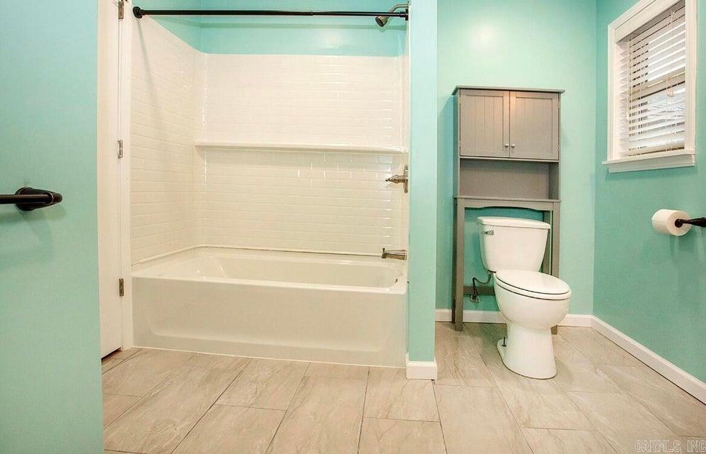 242 S Cumberland  Russellville, AR