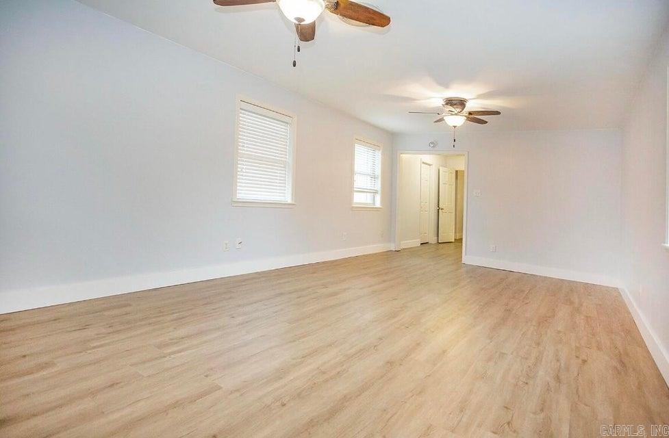 242 S Cumberland  Russellville, AR