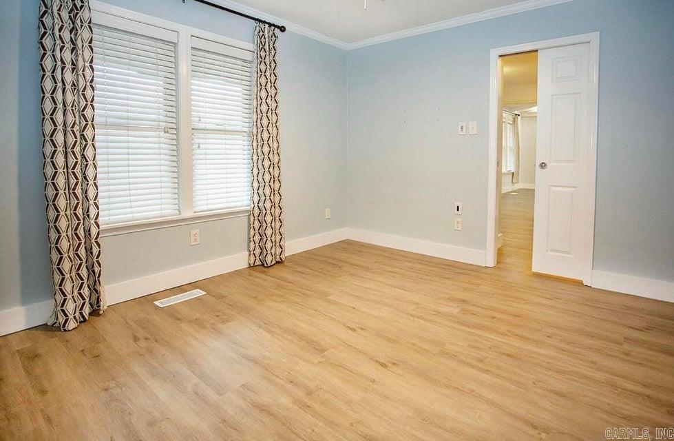 242 S Cumberland  Russellville, AR