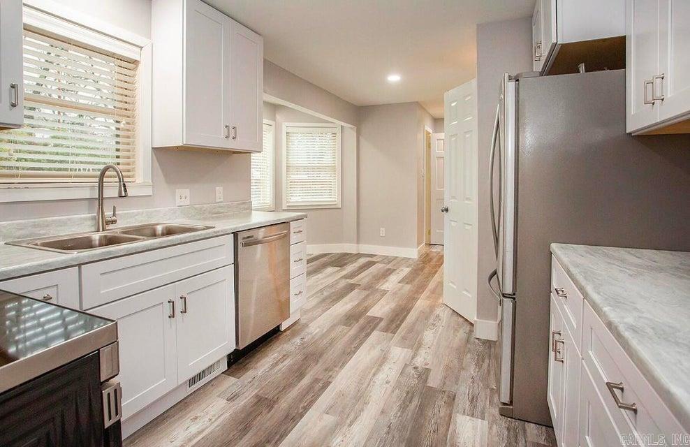 242 S Cumberland  Russellville, AR
