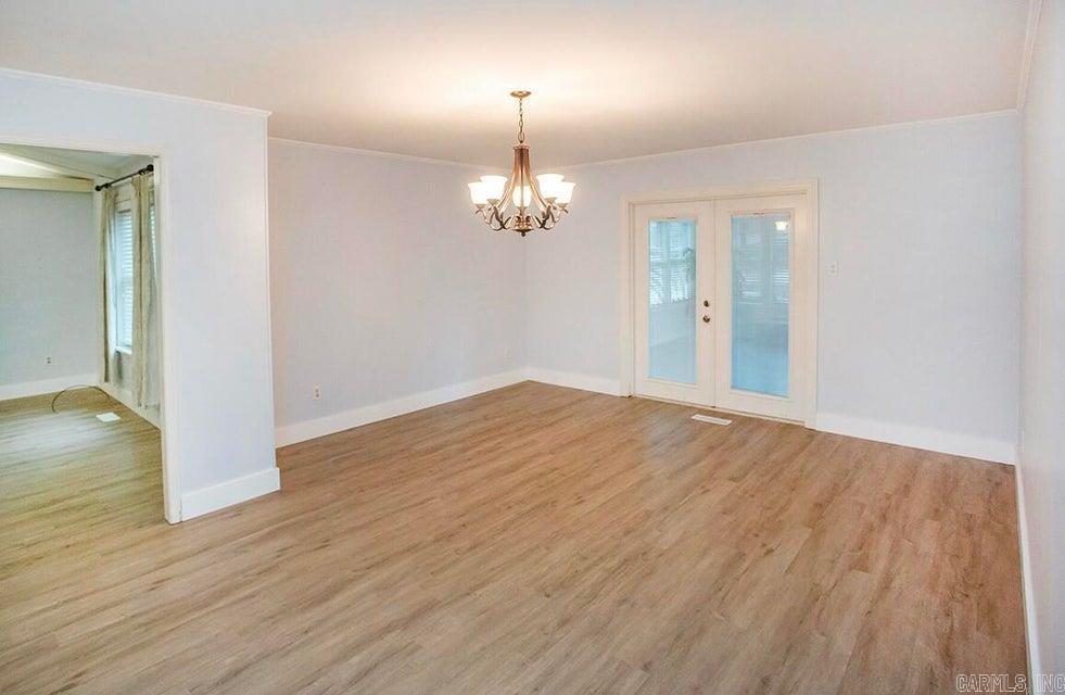 242 S Cumberland  Russellville, AR