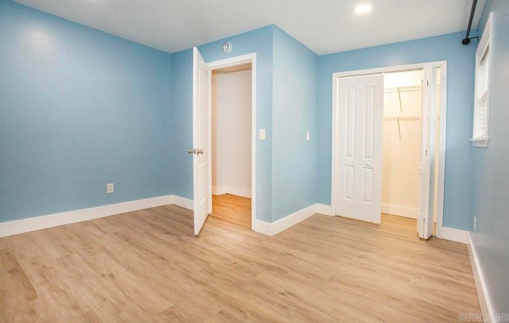 242 S Cumberland  Russellville, AR