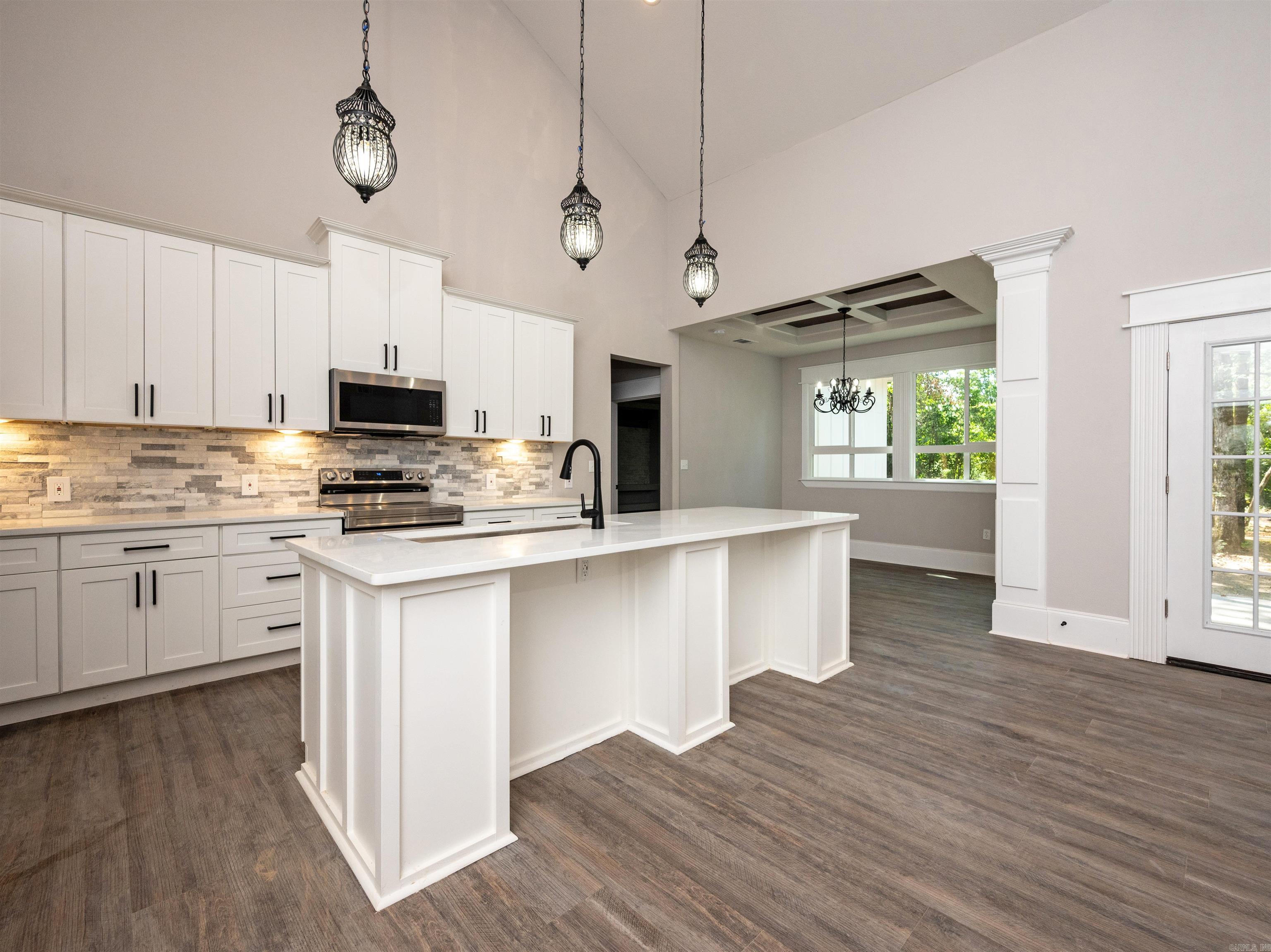8716 E Fairview  Hensley, AR