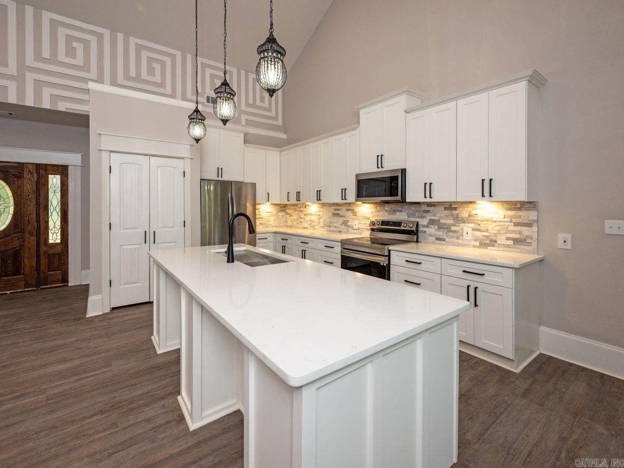 8716 E Fairview  Hensley, AR