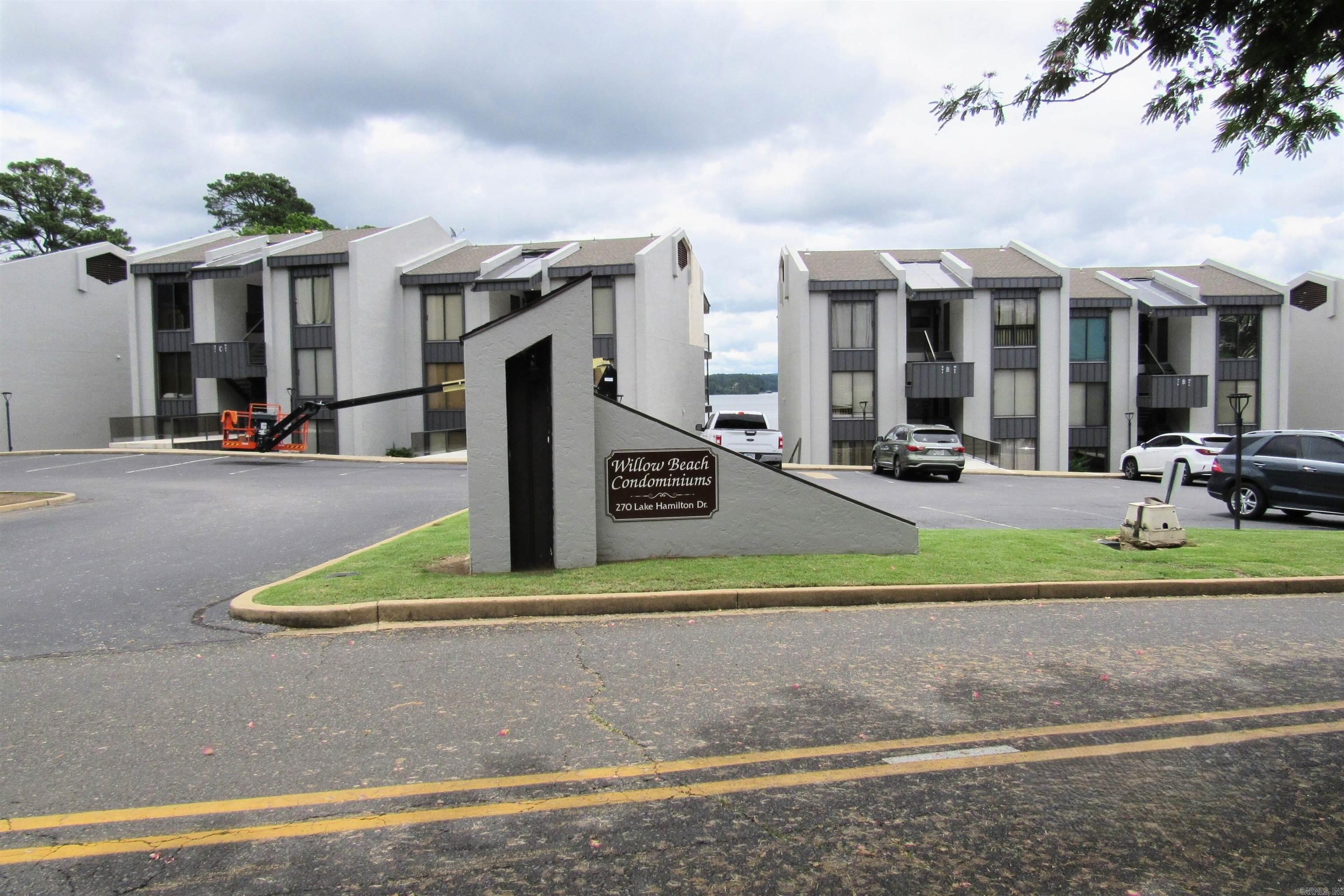 270 Lake Hamilton  Hot Springs National Park, AR