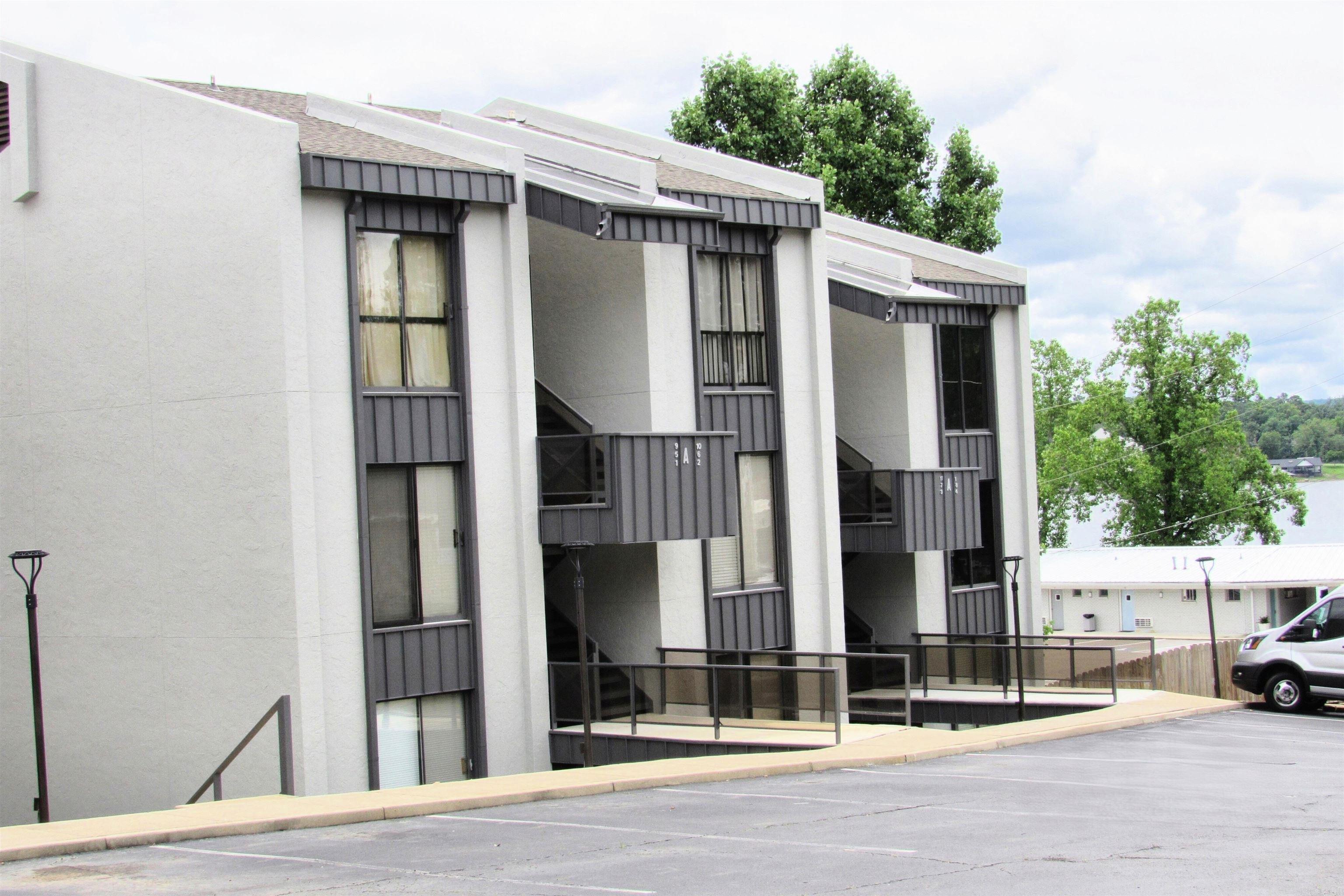 270 Lake Hamilton  Hot Springs National Park, AR