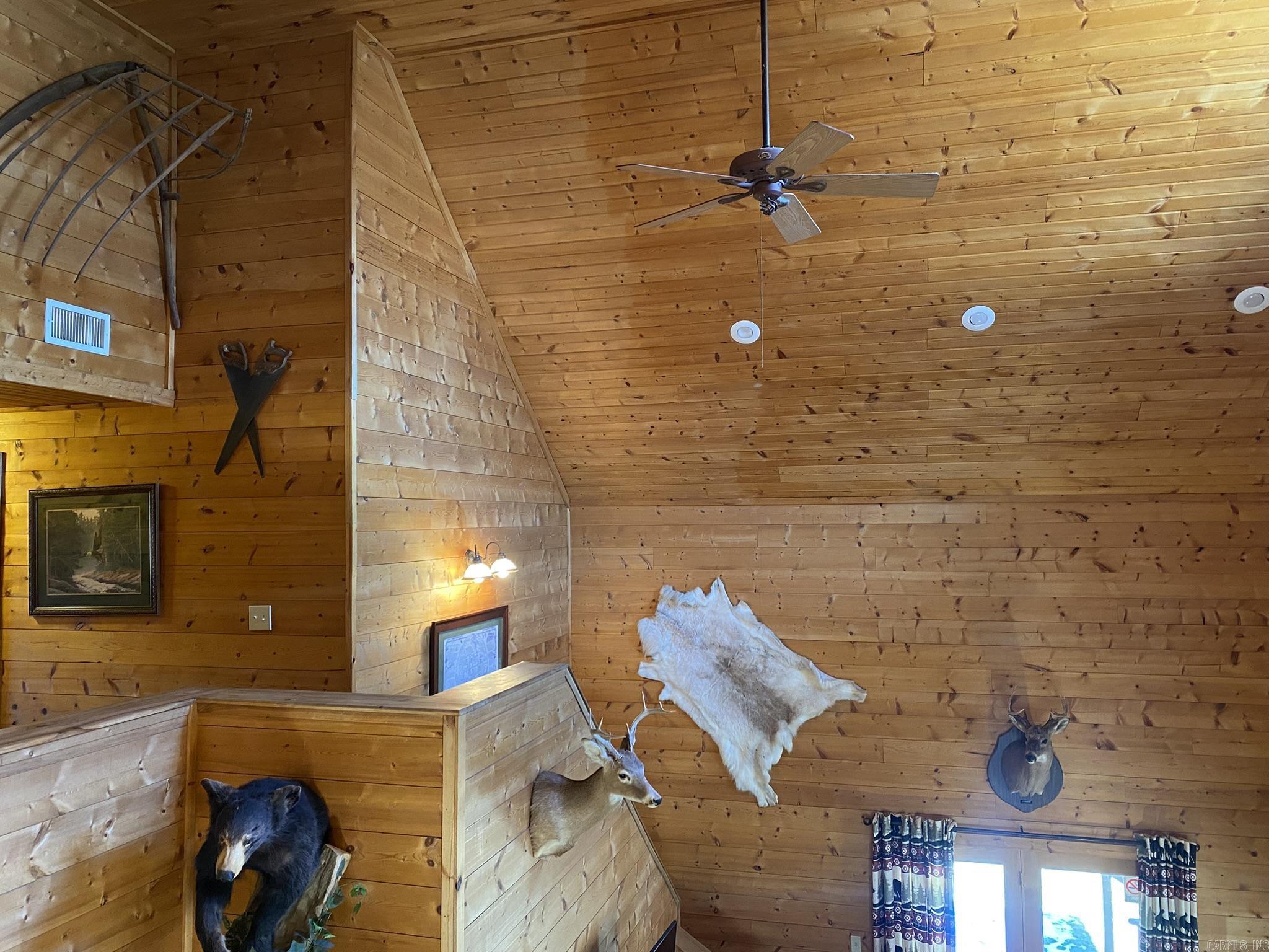 465 S Riverview  Mountain View, AR