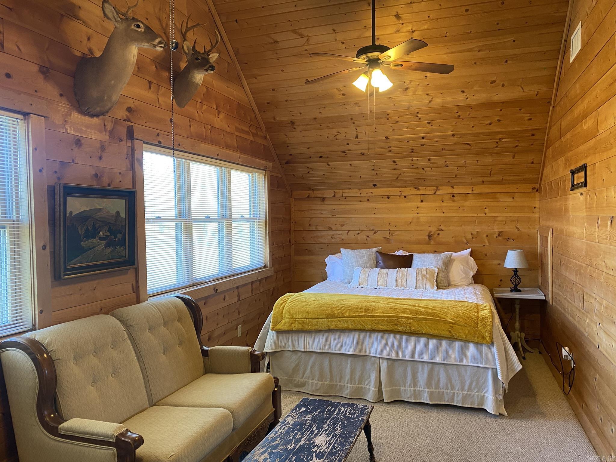 465 S Riverview  Mountain View, AR