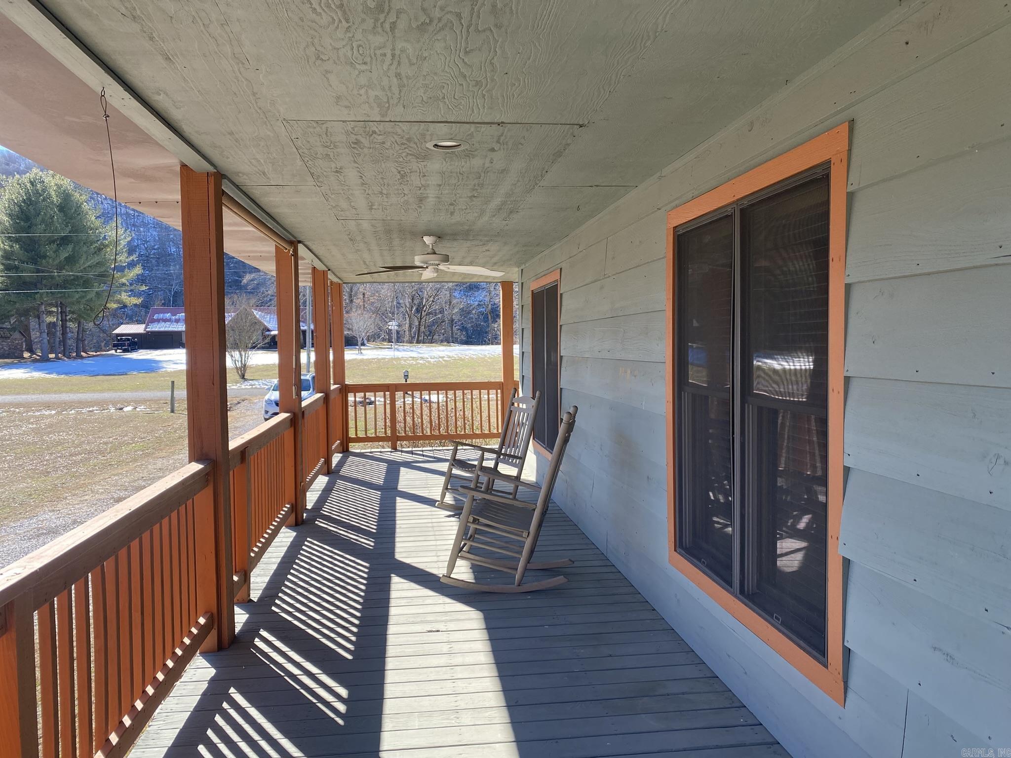 465 S Riverview  Mountain View, AR