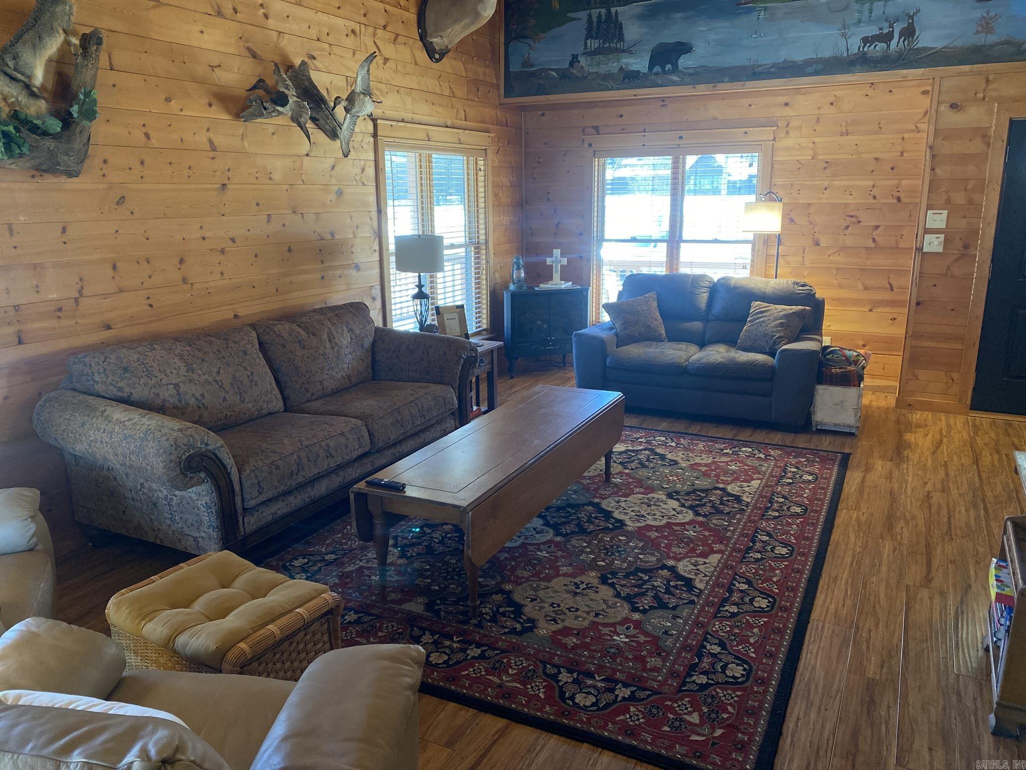 465 S Riverview  Mountain View, AR
