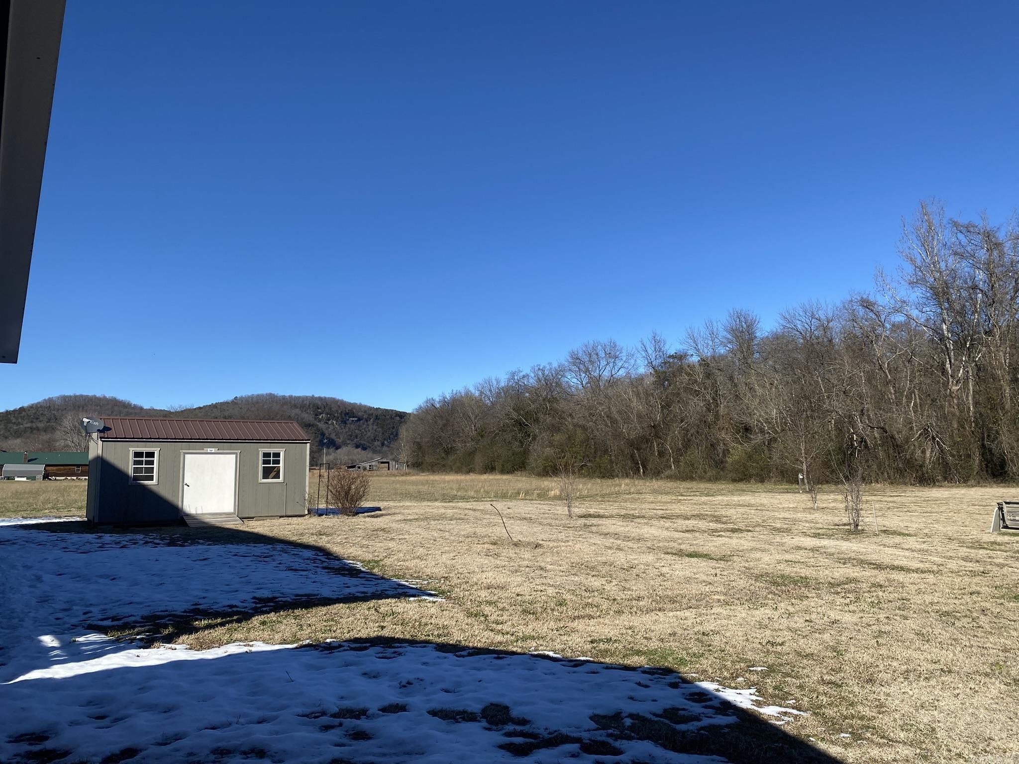 465 S Riverview  Mountain View, AR