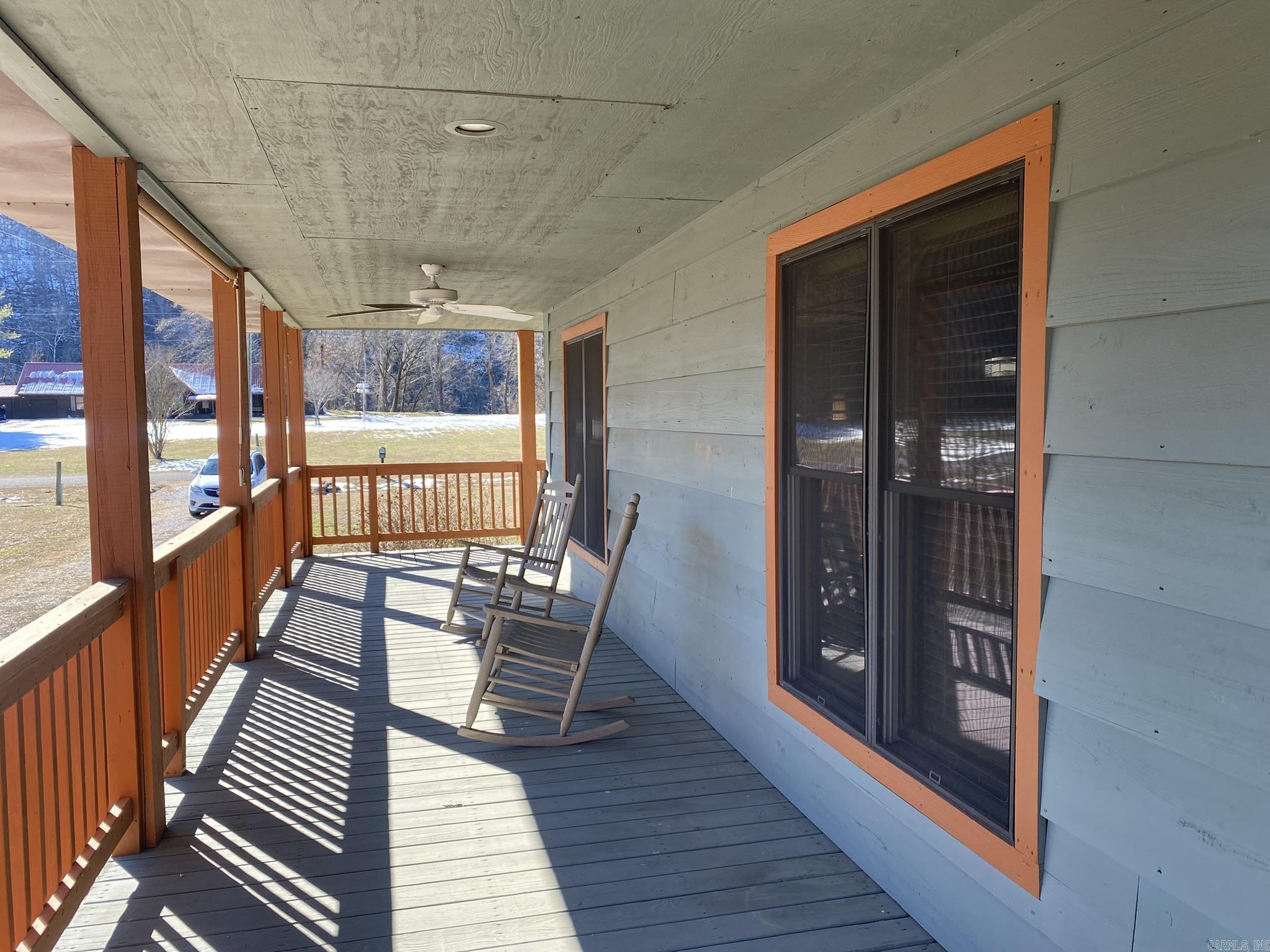465 S Riverview  Mountain View, AR
