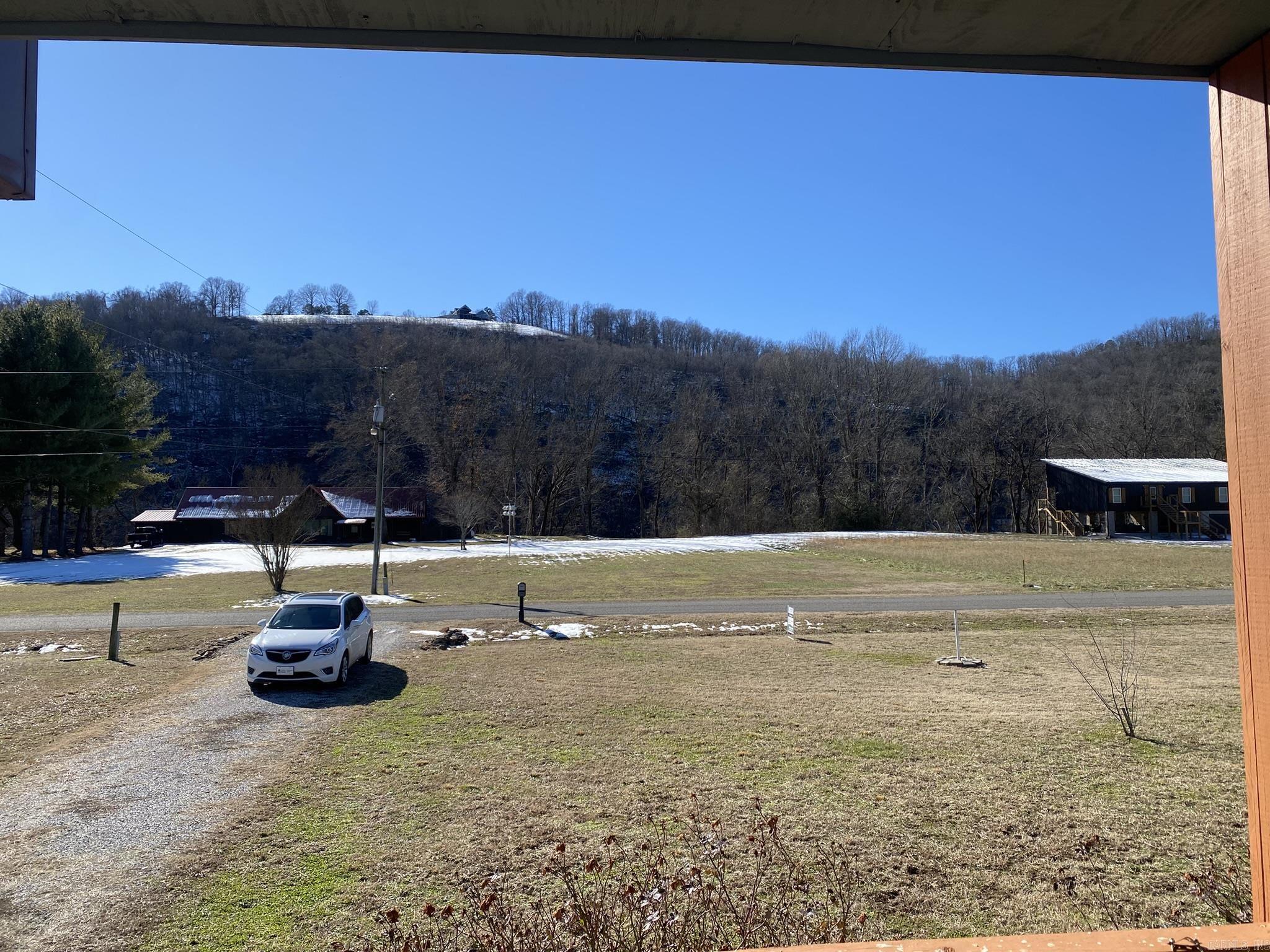 465 S Riverview  Mountain View, AR