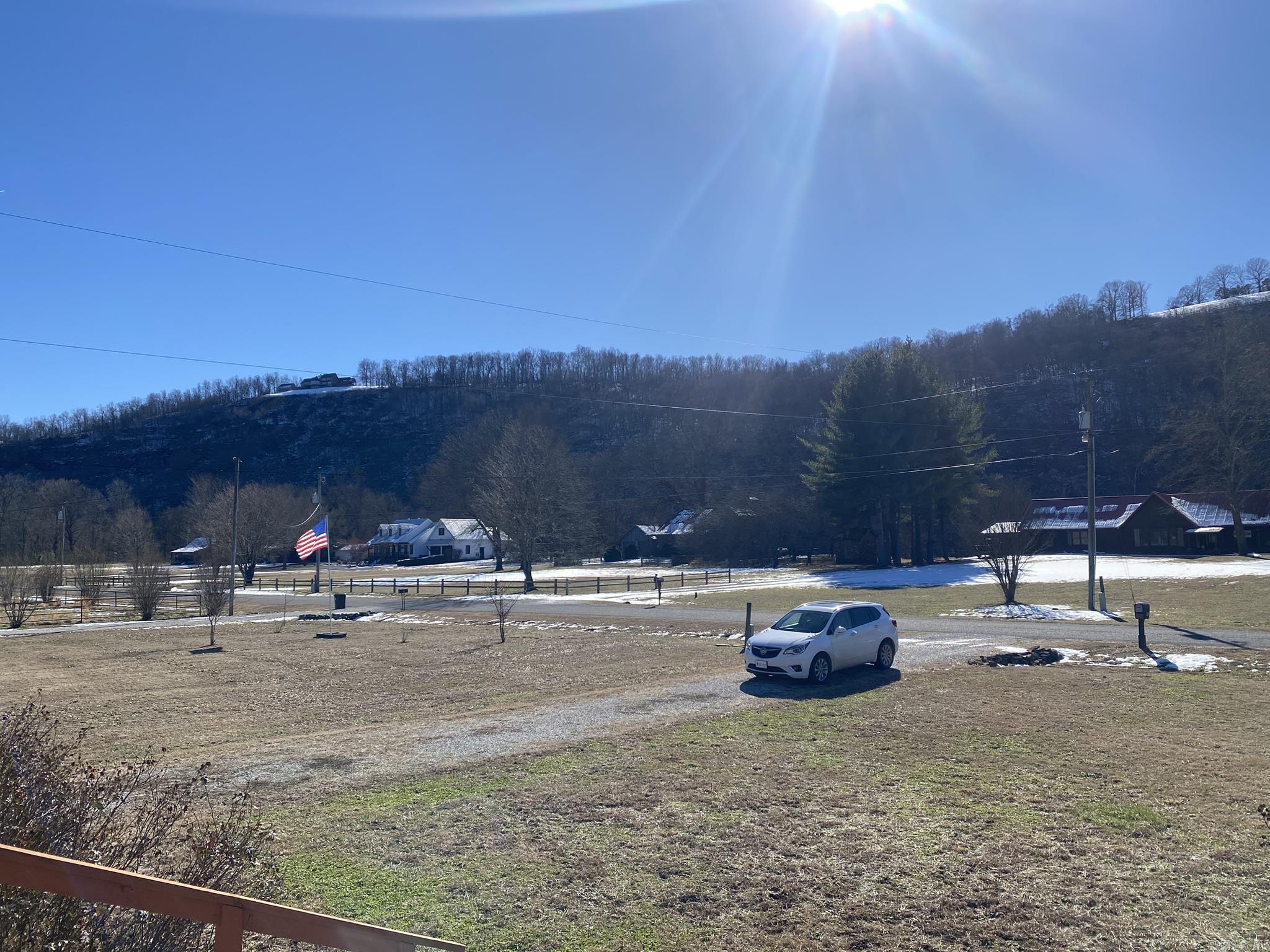 465 S Riverview  Mountain View, AR