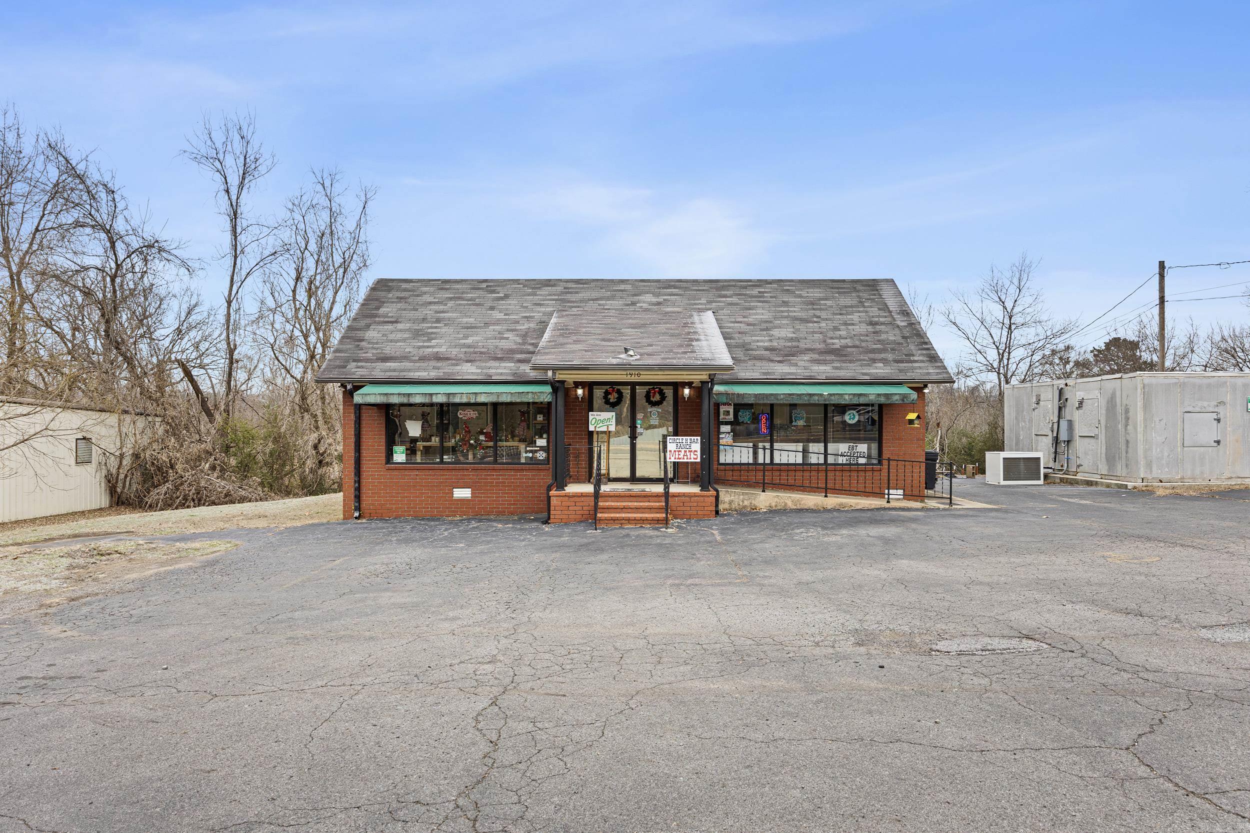 1910  W Main Street  Clarksville, AR