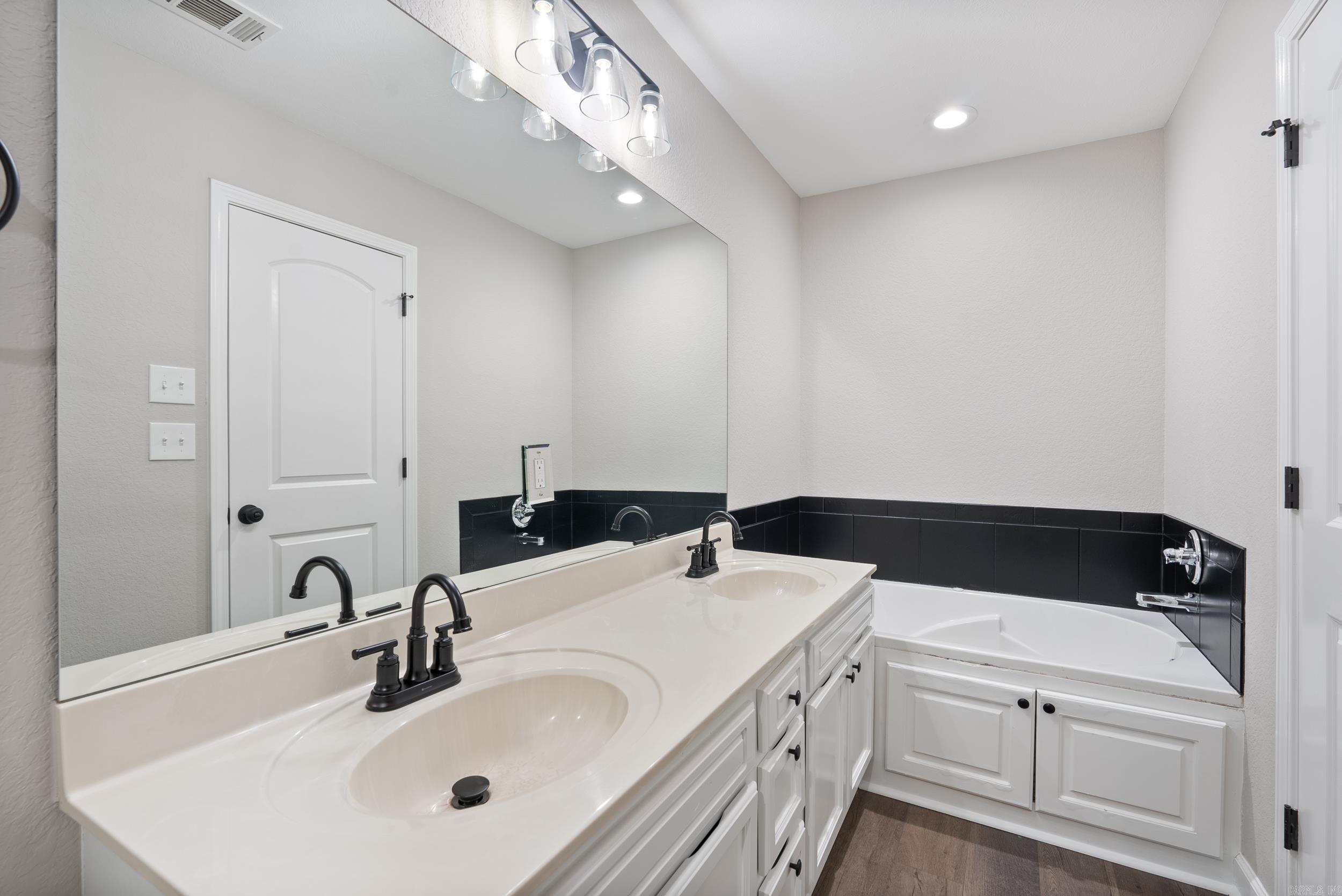4  Bishop  Conway, AR