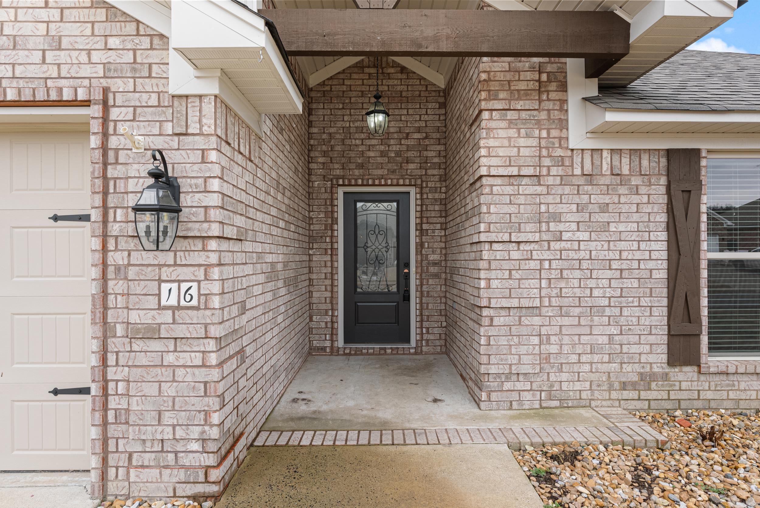 16  Clover Ridge  Vilonia, AR