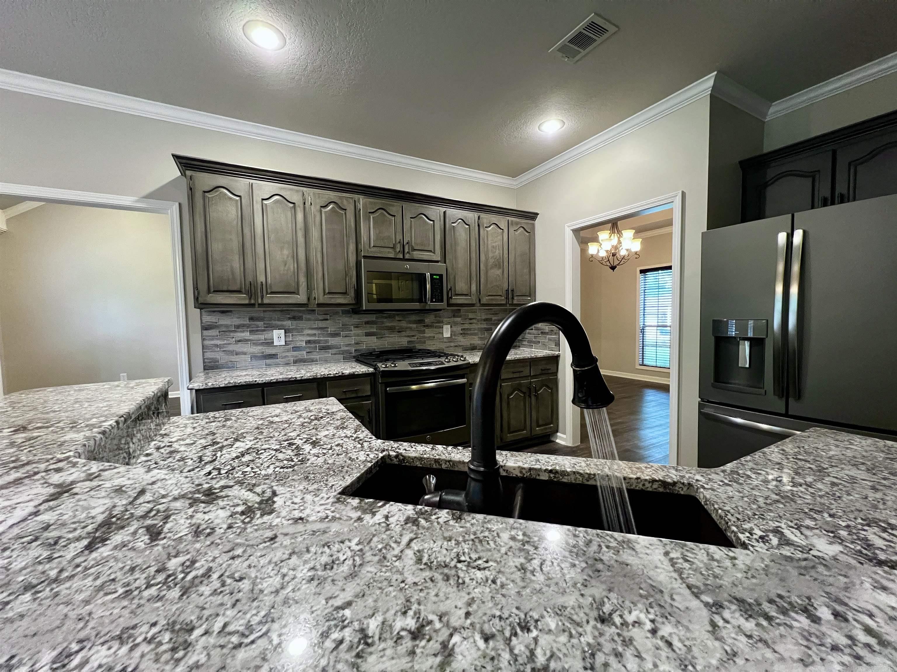 4112 Stephanie Lane Jonesboro, AR 72401
