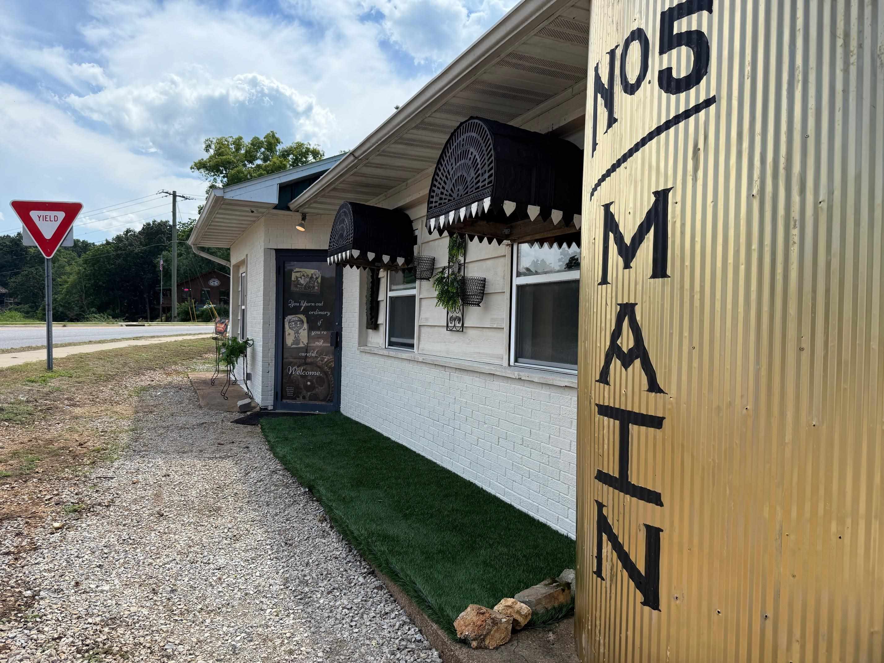 15 Main  Mammoth Spring, AR