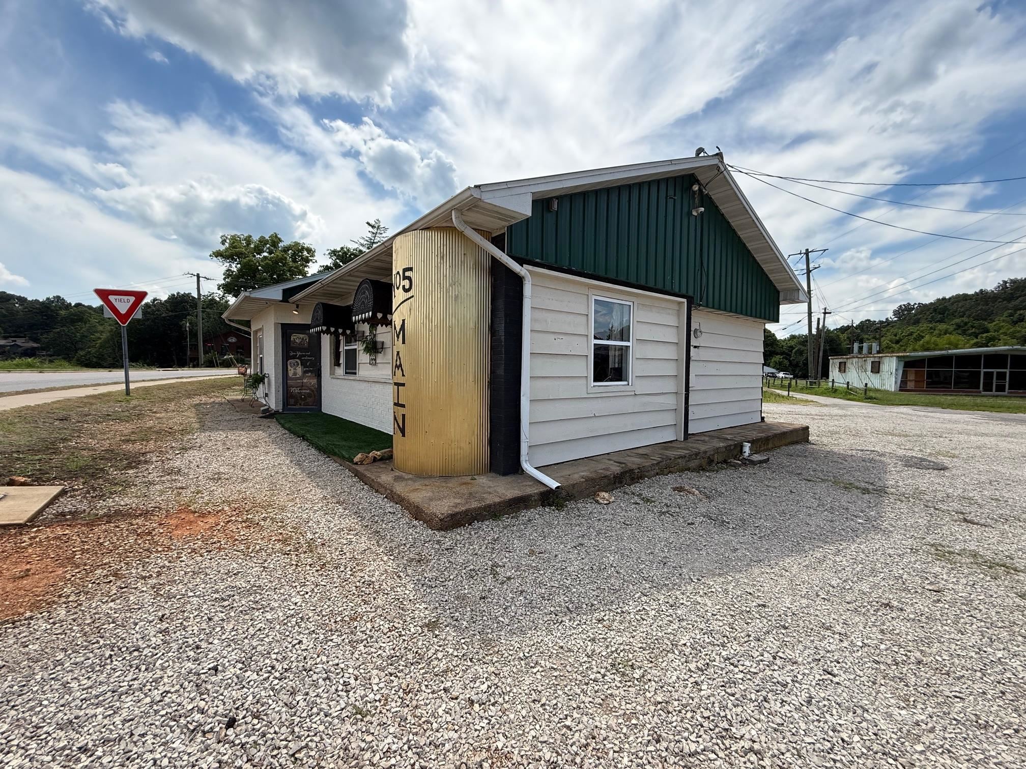 15 Main  Mammoth Spring, AR