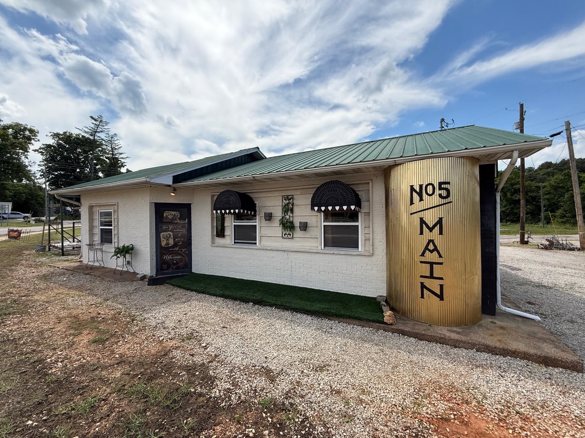 15 Main  Mammoth Spring, AR