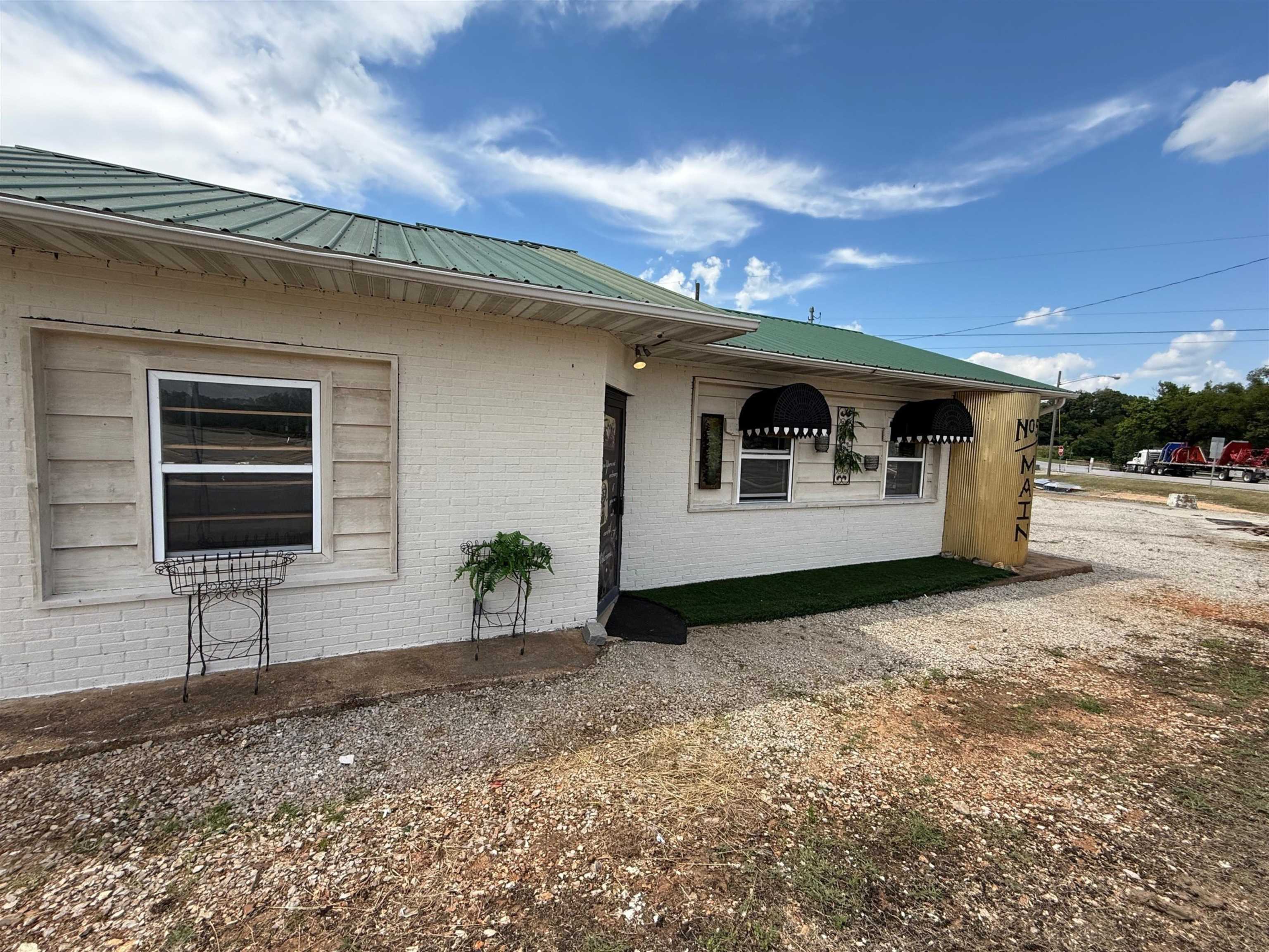 15 Main  Mammoth Spring, AR