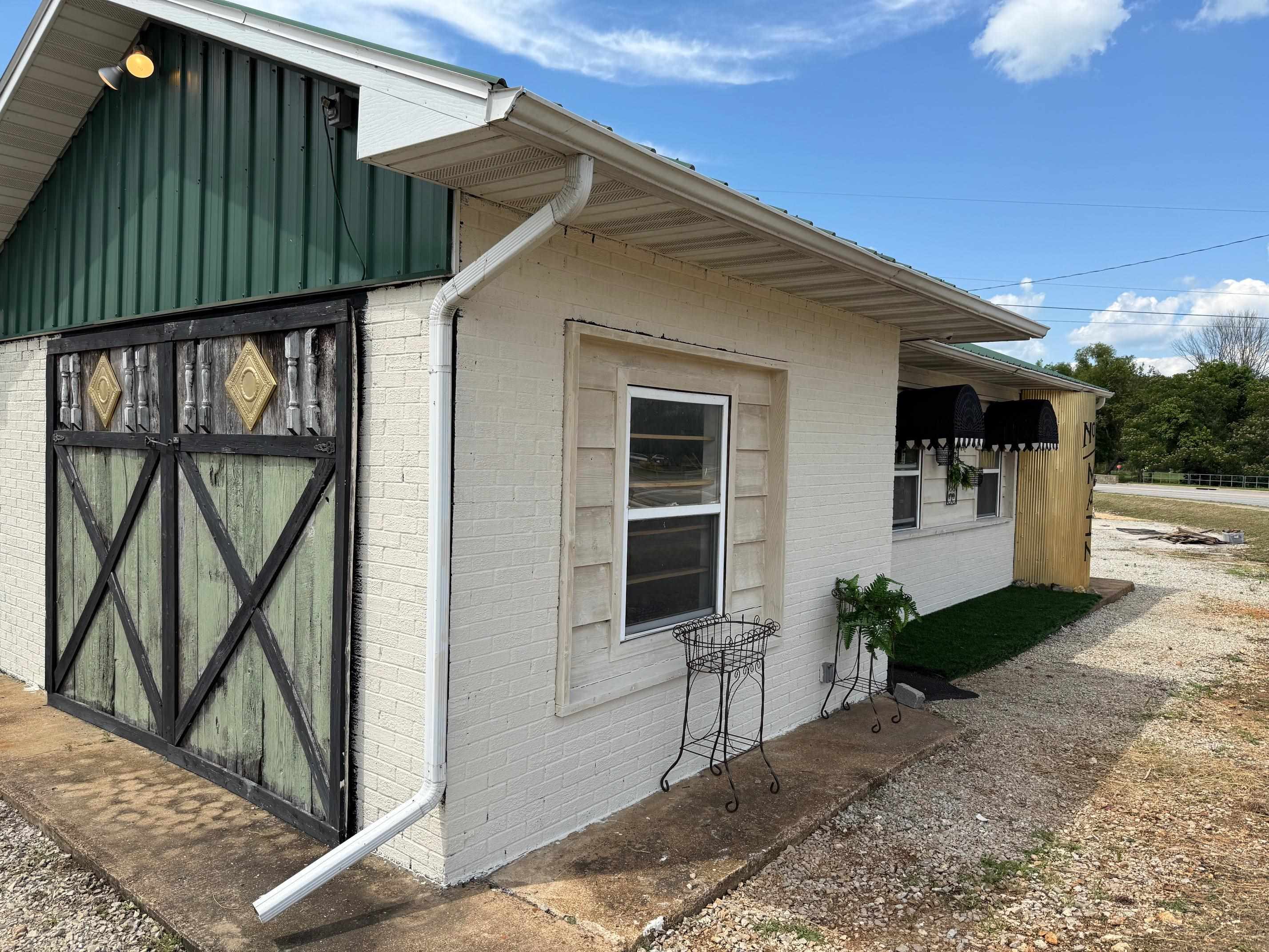 15 Main  Mammoth Spring, AR