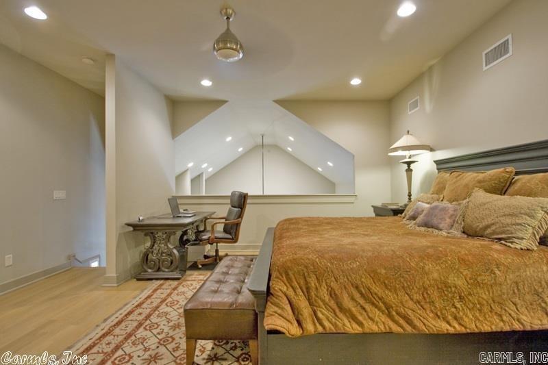 100  VALLON #112  Little Rock, AR