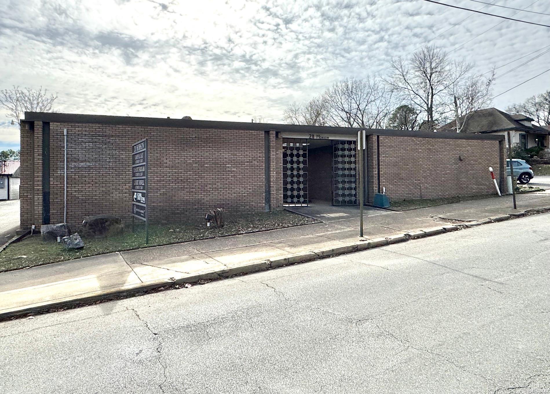 211  Hobson  Hot Springs, AR