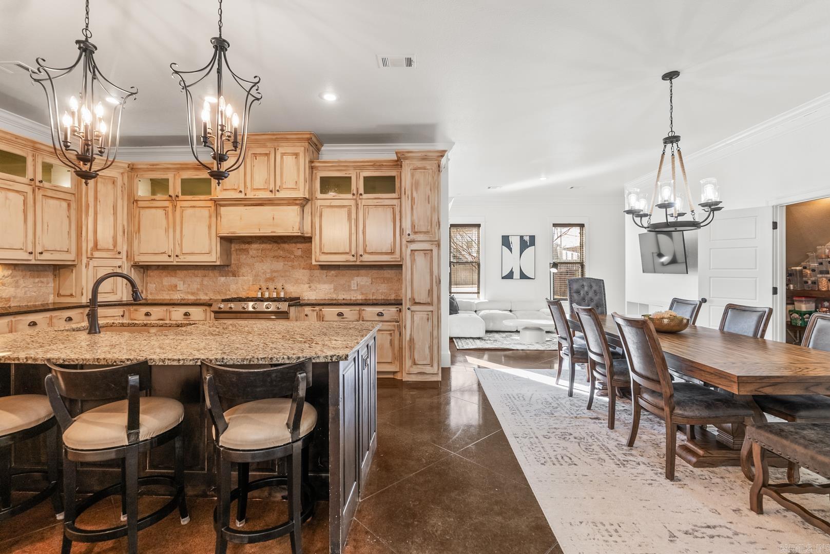 335  Vintage  Conway, AR