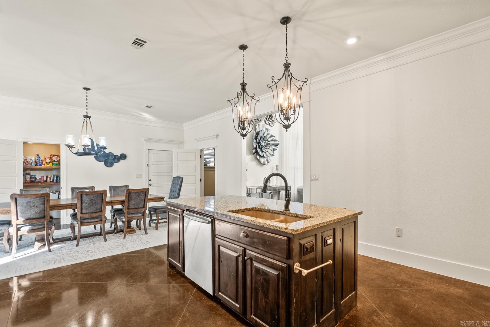 335  Vintage  Conway, AR