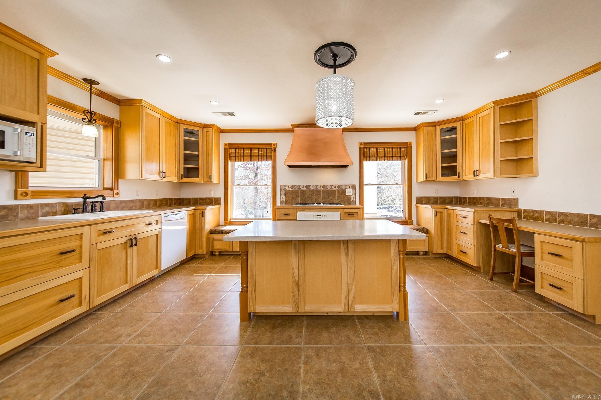 165  Country Oaks Drive  Clinton, AR