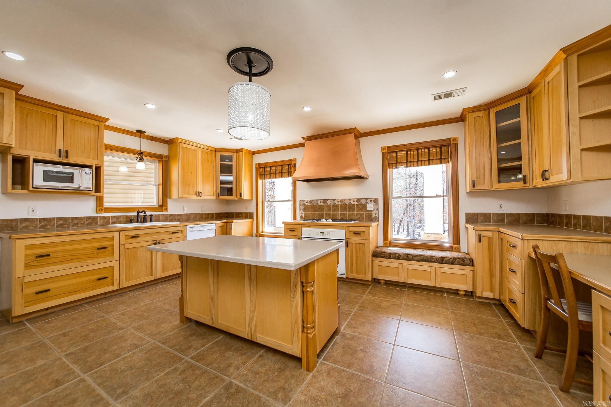 165  Country Oaks Drive  Clinton, AR
