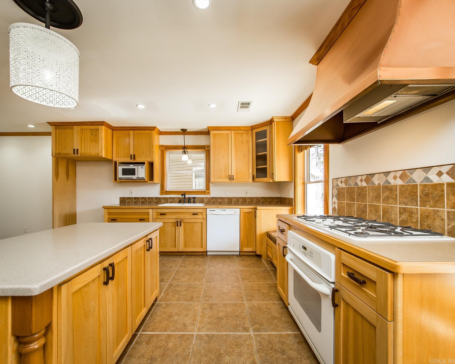 165  Country Oaks Drive  Clinton, AR