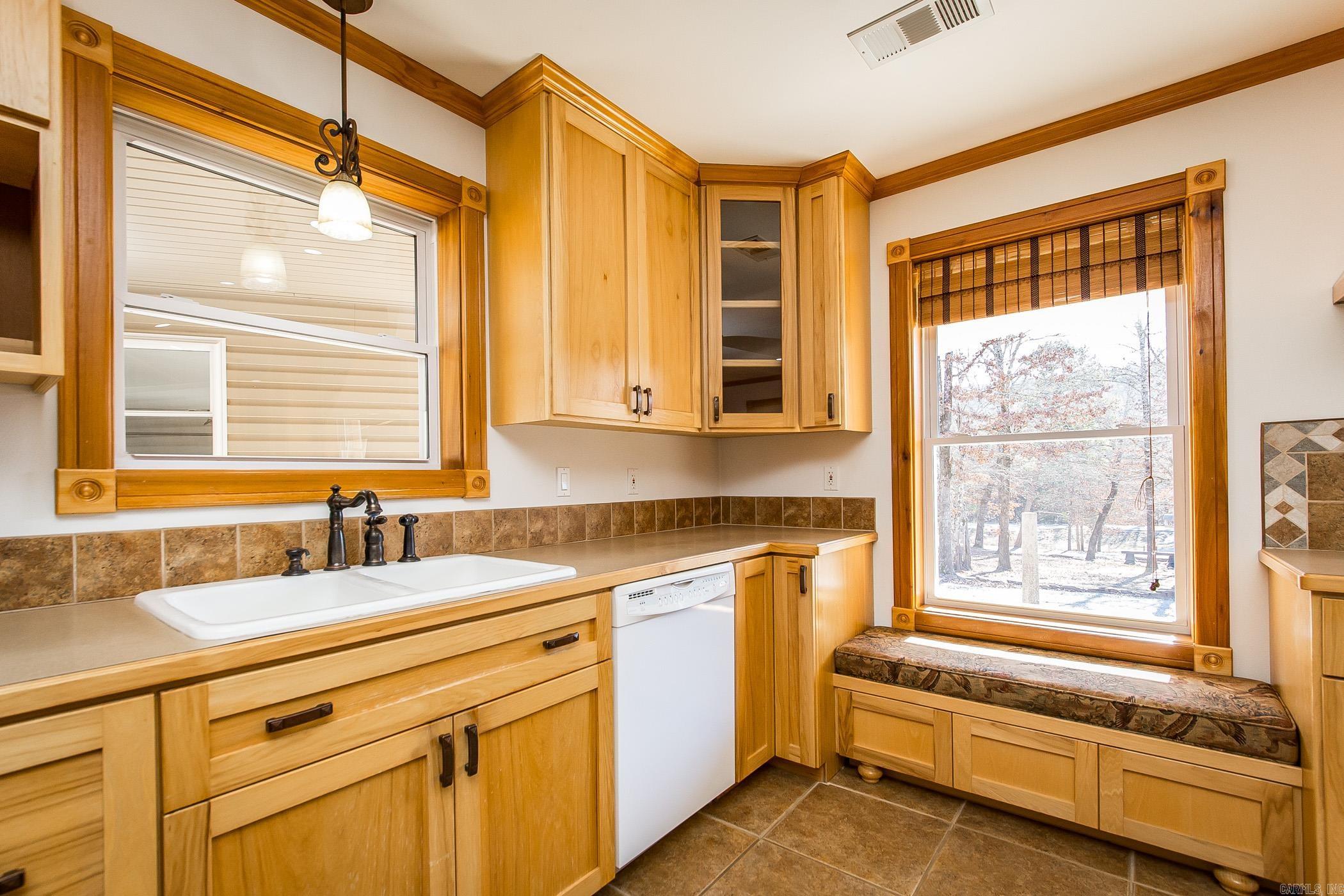 165  Country Oaks Drive  Clinton, AR