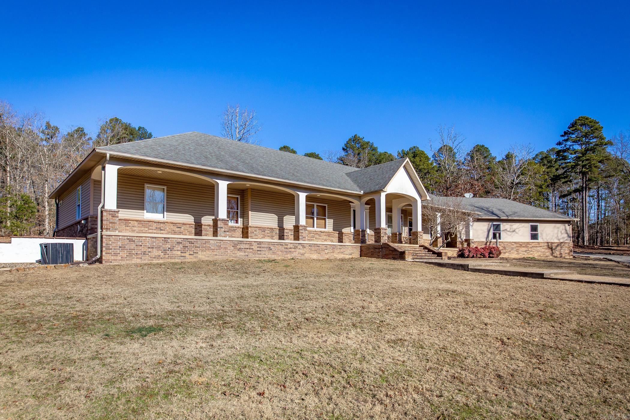 165  Country Oaks Drive  Clinton, AR