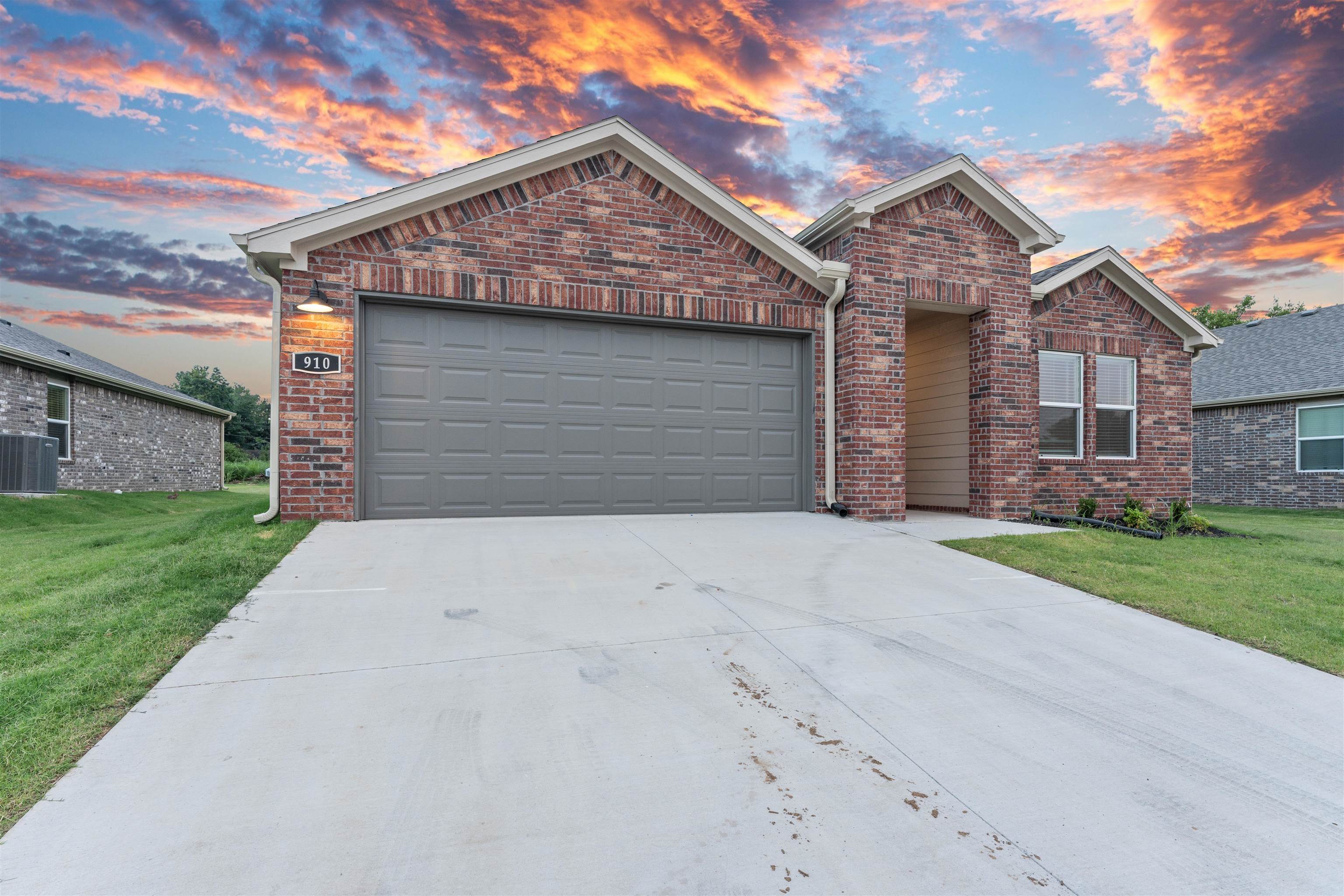 8 E Fredonia  Mayflower, AR