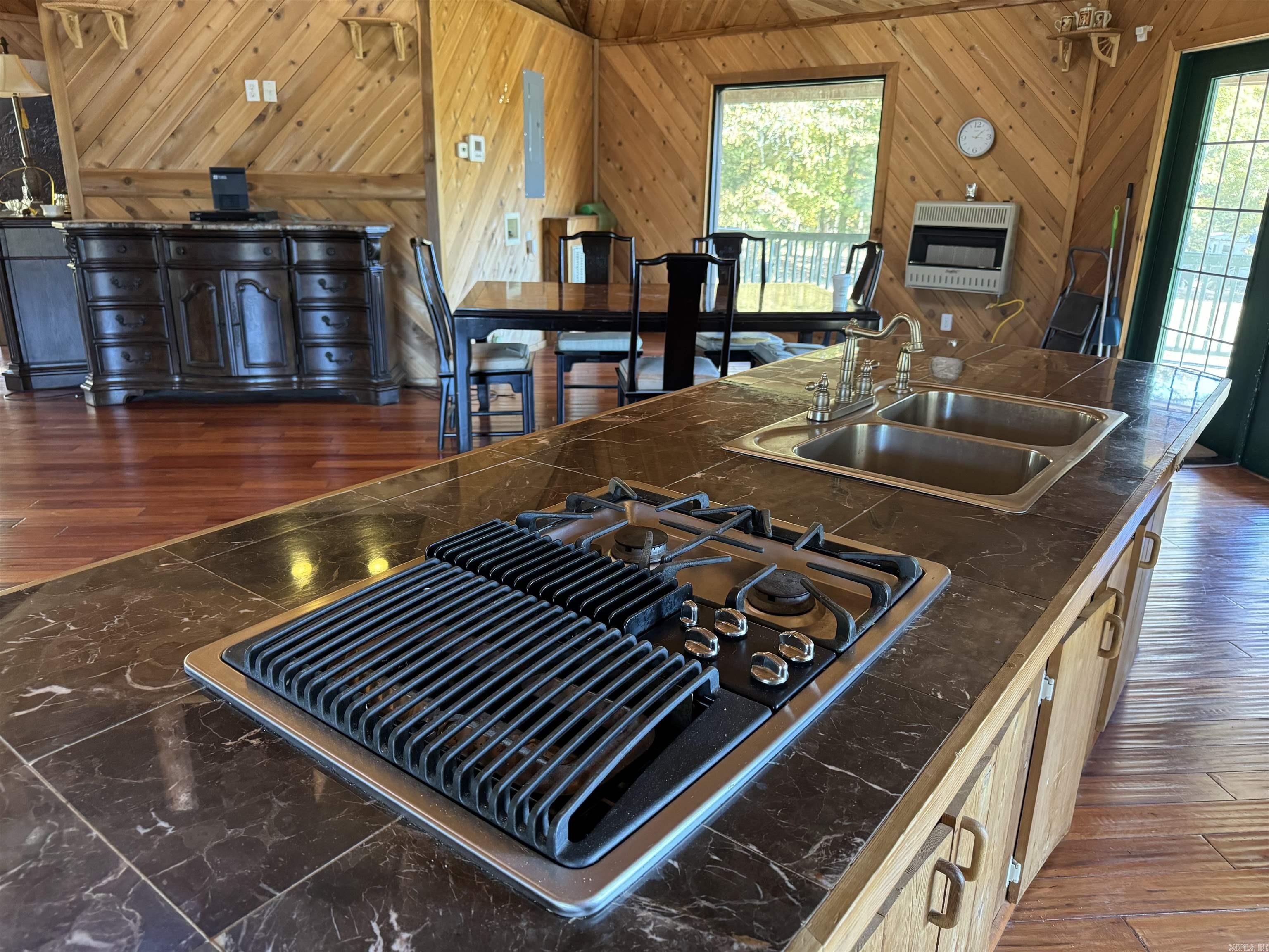 111 E Davis  Romance, AR