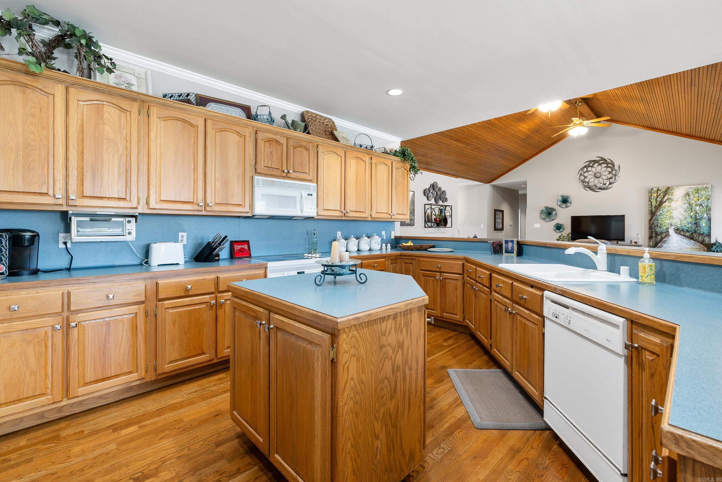 2818  Meadow Rdg  Benton, AR