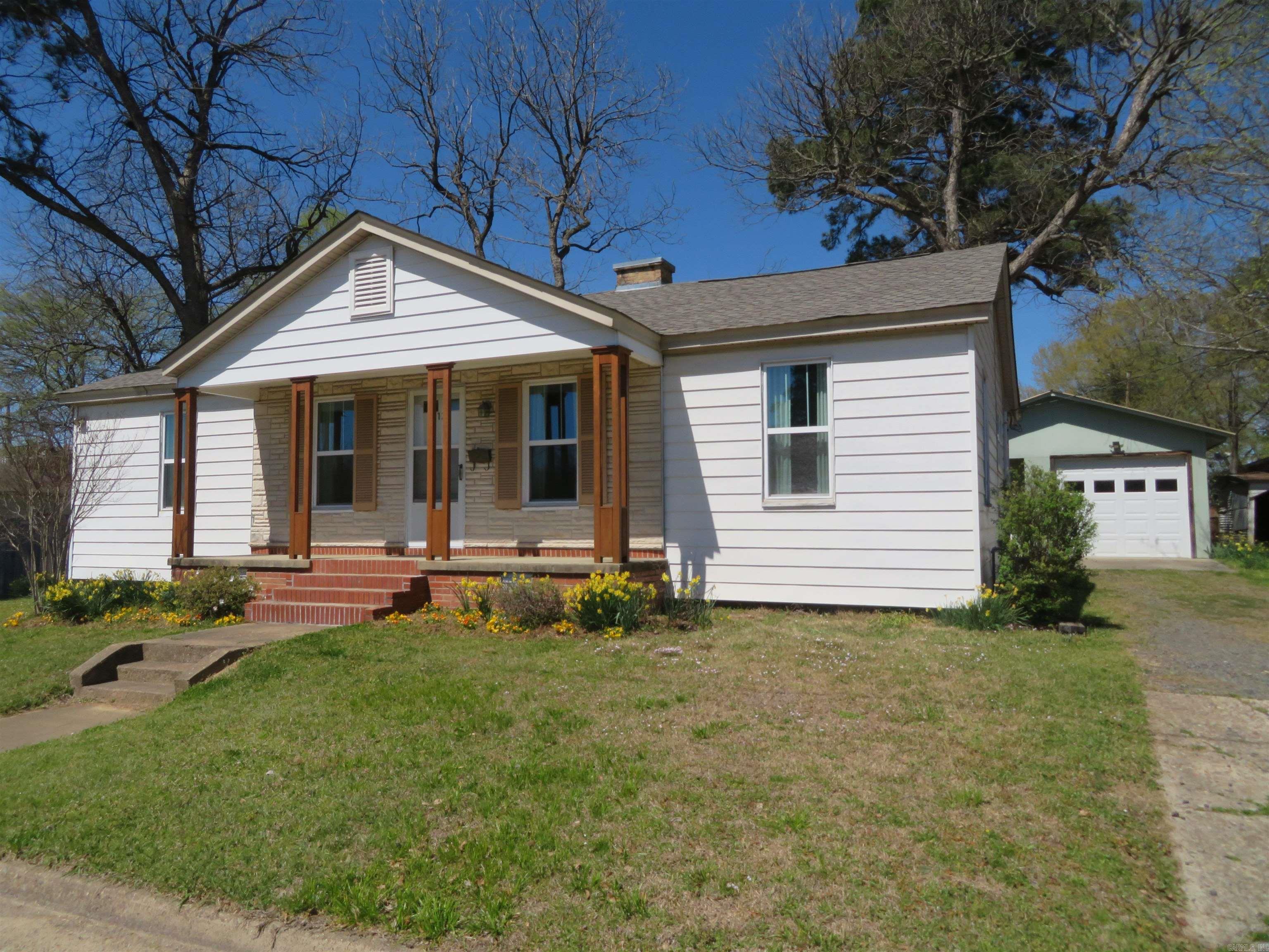1124  Clinton  Arkadelphia, AR