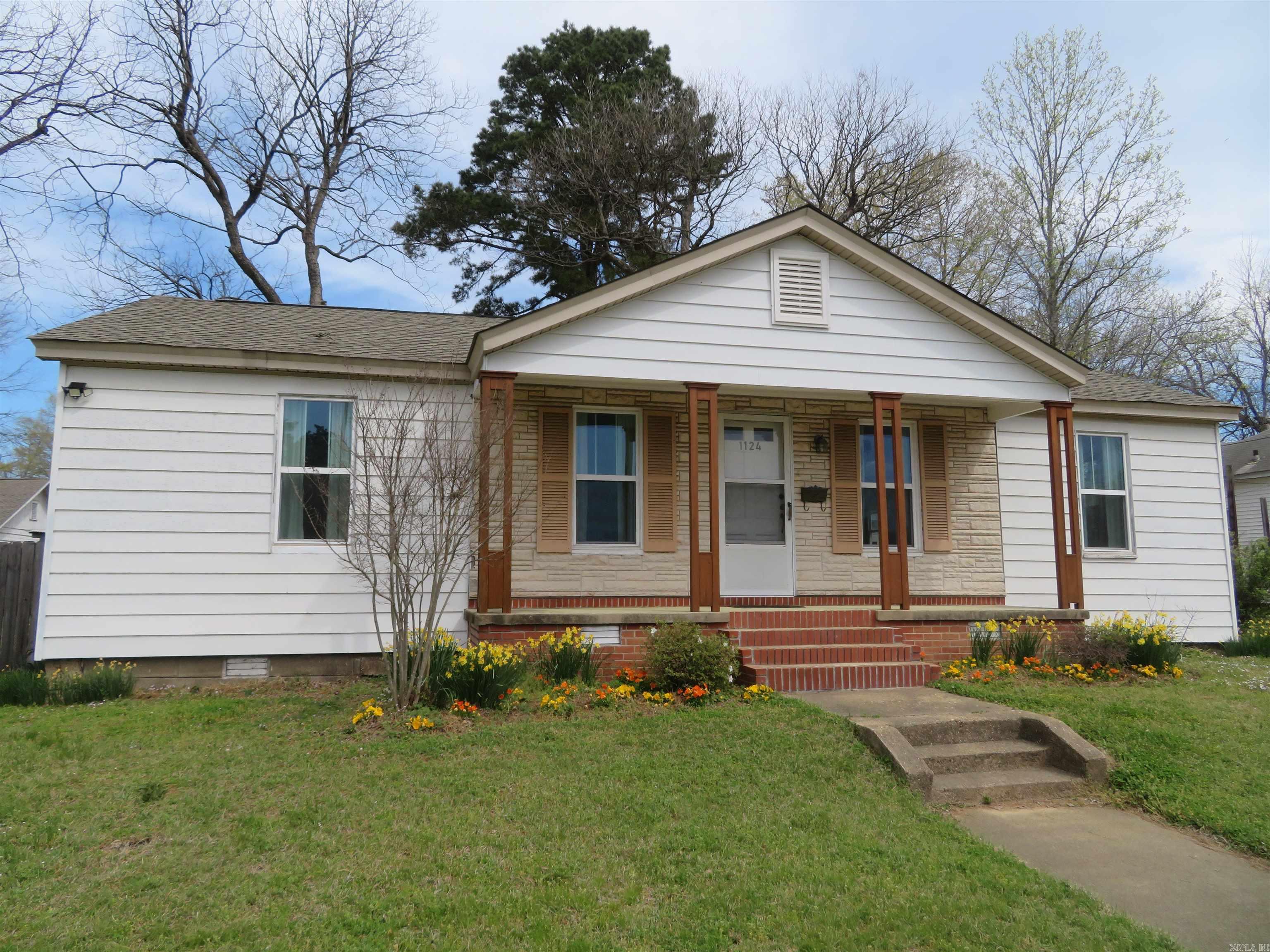 1124  Clinton  Arkadelphia, AR