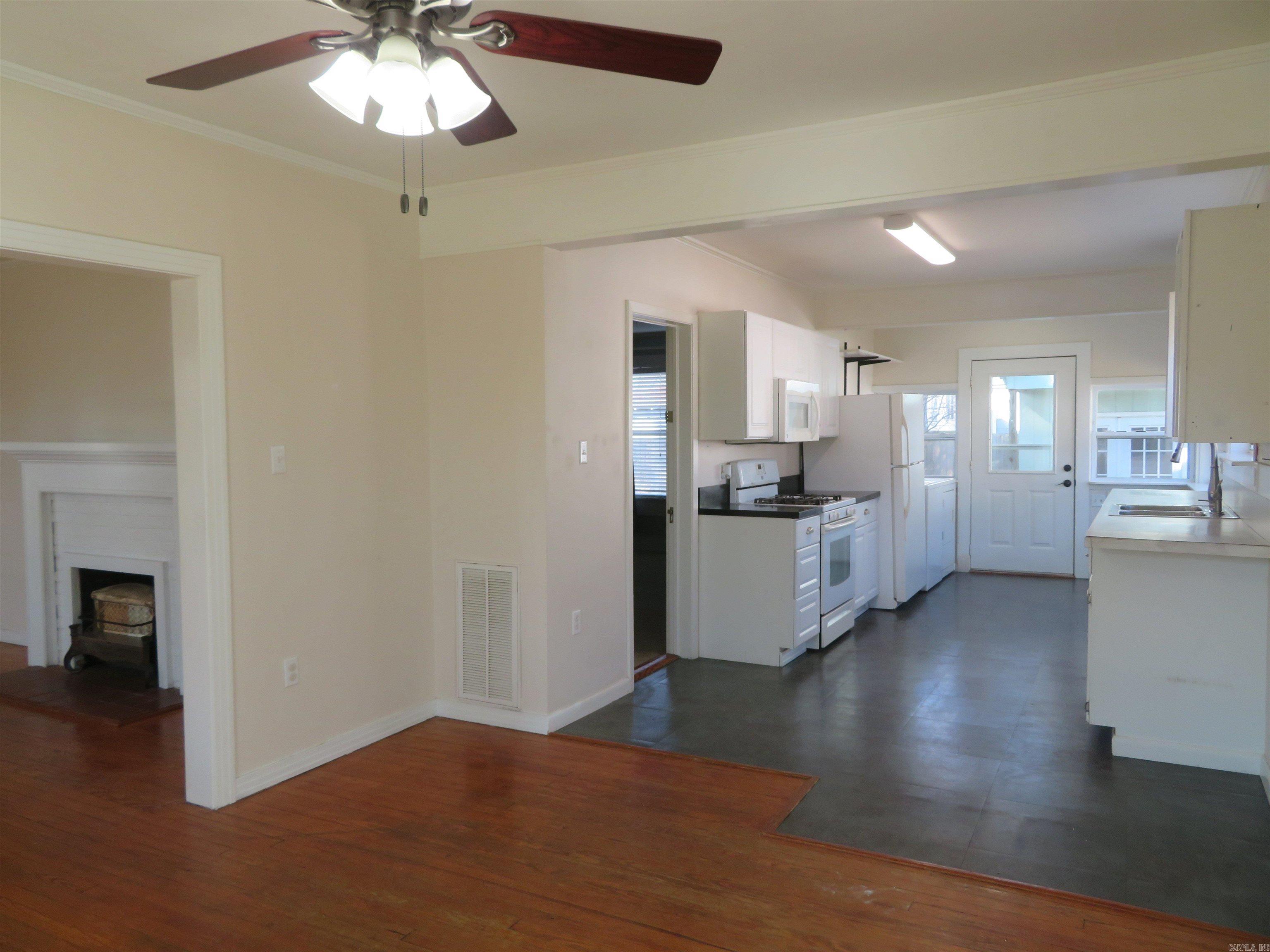 1124  Clinton  Arkadelphia, AR