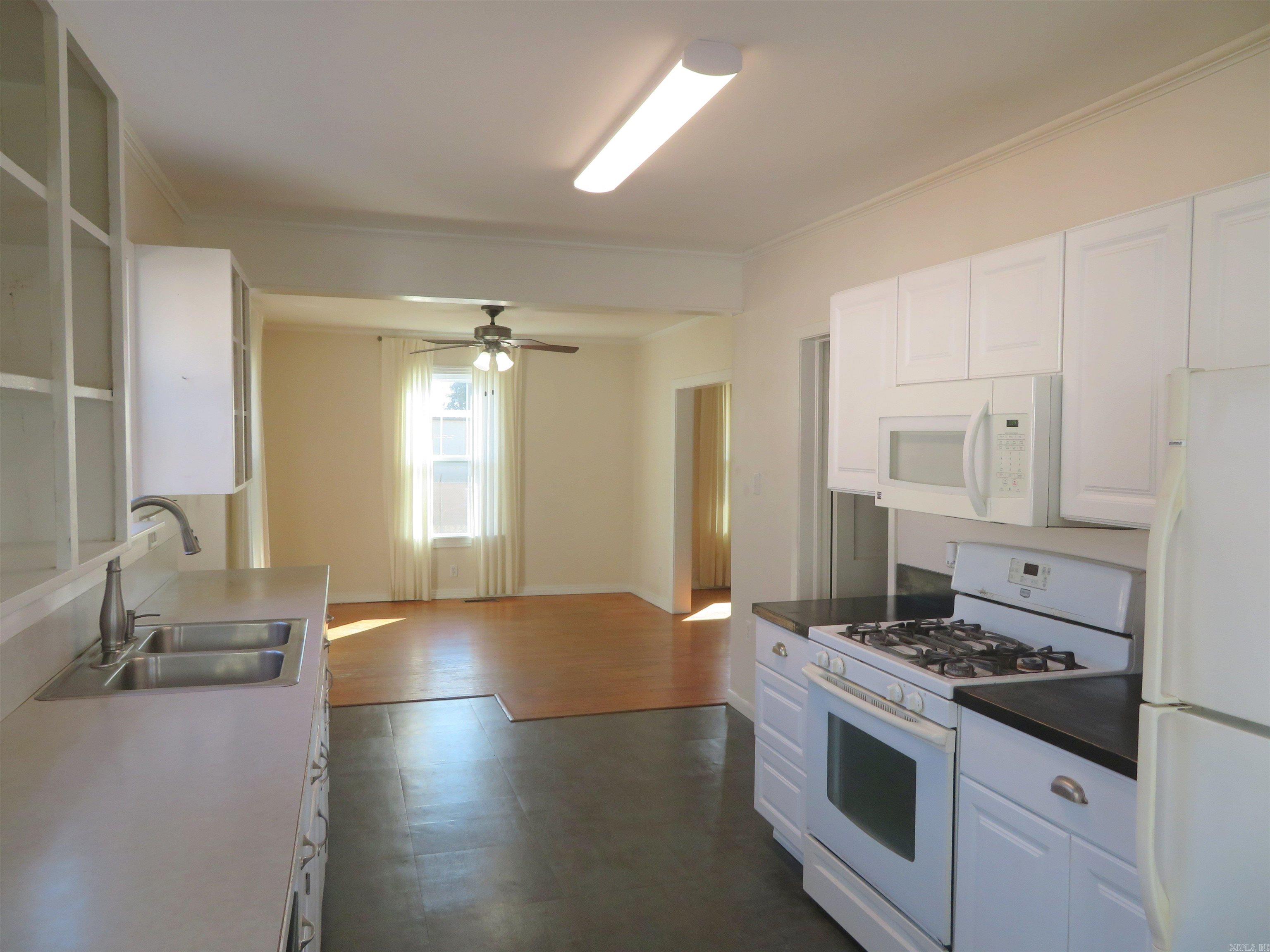 1124  Clinton  Arkadelphia, AR