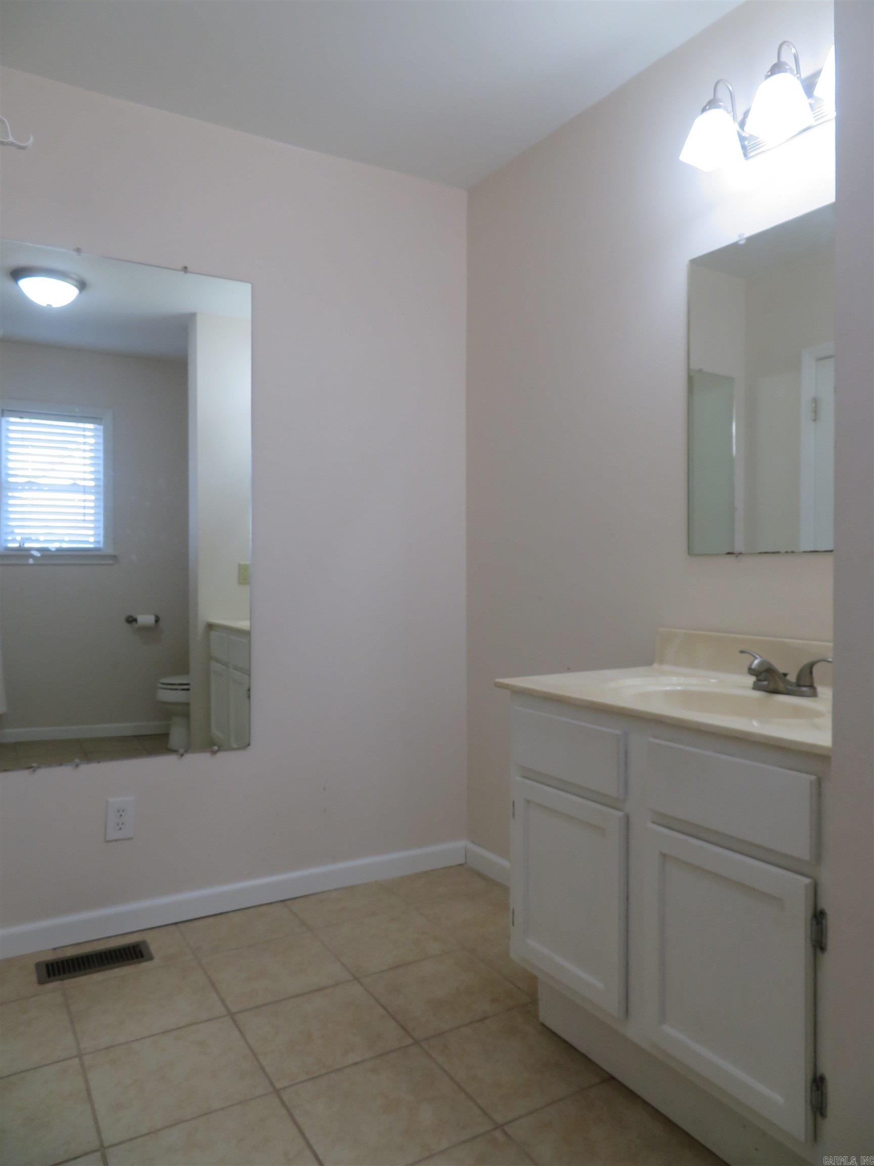 1124  Clinton  Arkadelphia, AR
