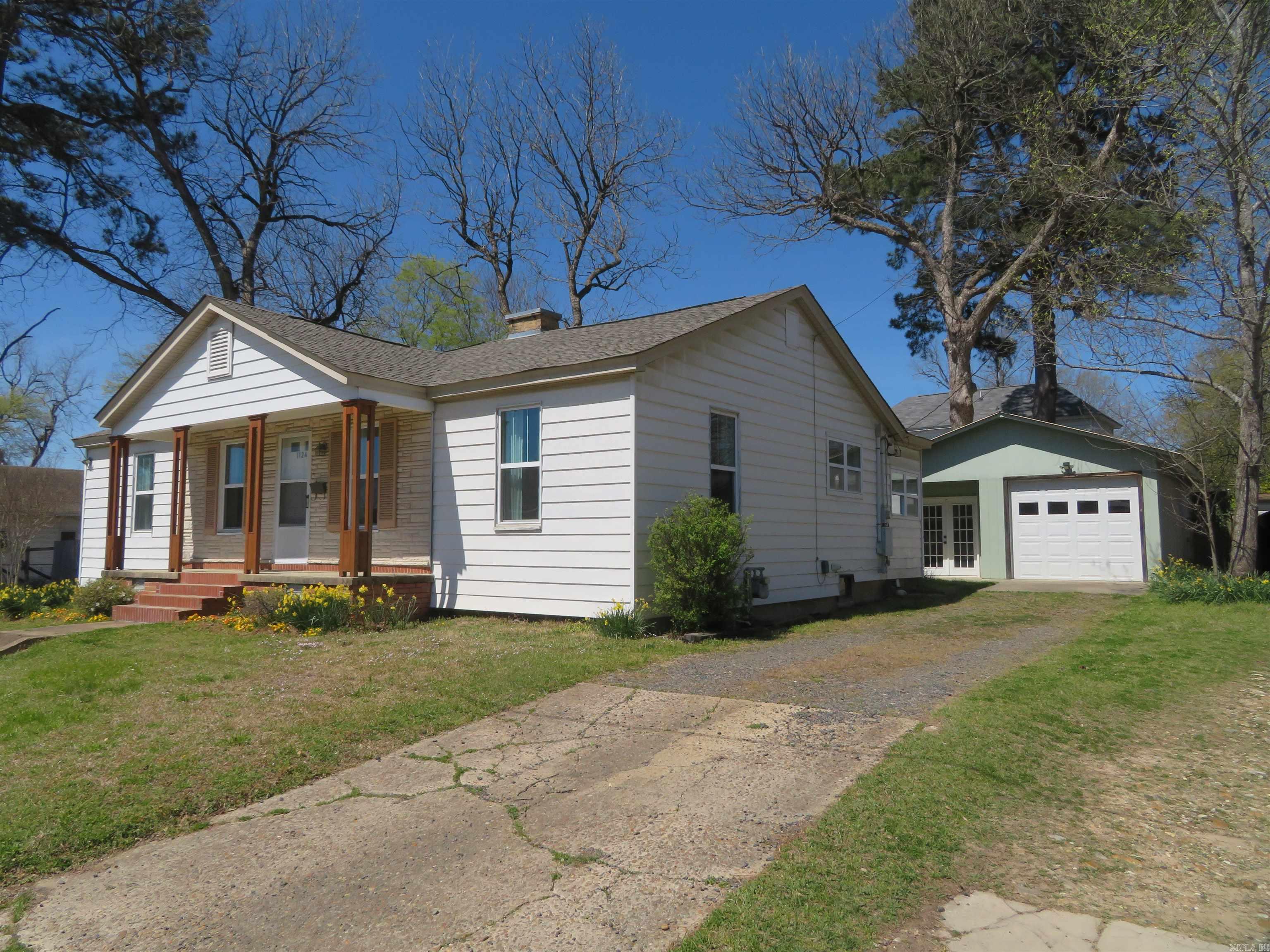 1124  Clinton  Arkadelphia, AR
